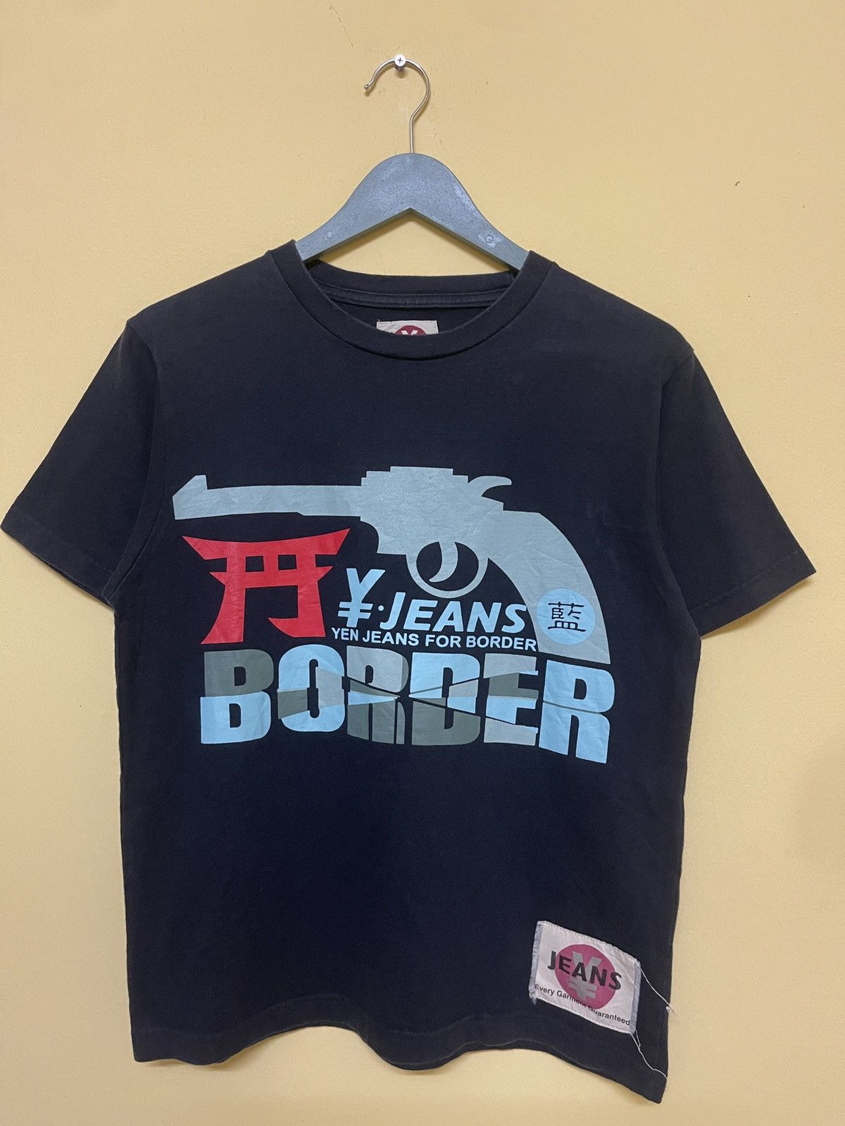 Evisu Vintage 90s ¥en Jeans For Border a Gun Graphic Tshirt Size US S / EU 44-46 / 1 - 3 Thumbnail