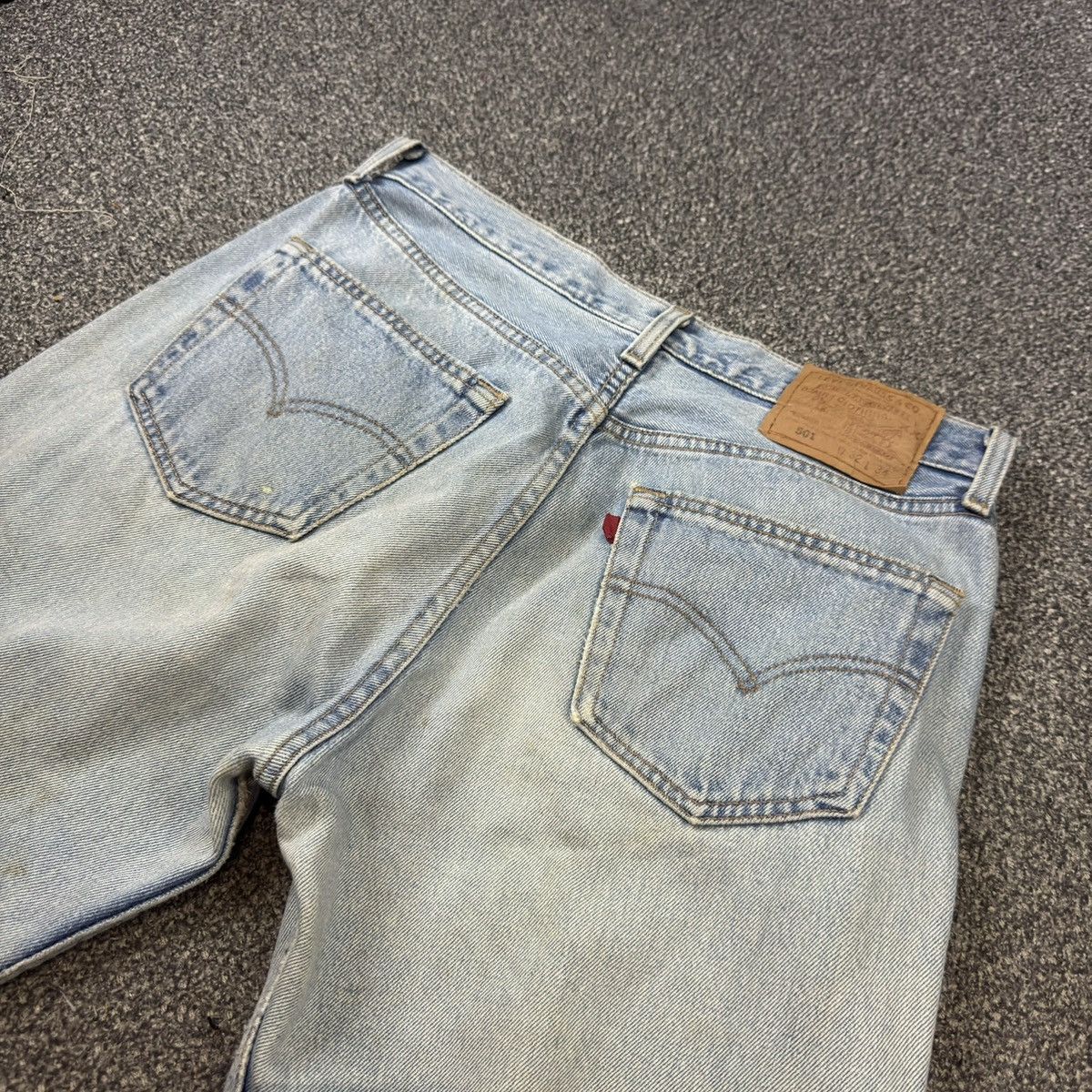 Levi's Vintage Clothing Vintage 1998 Levis 501 Aging Faded Dirty Denim Made in USA Size US 32 / EU 48 - 8 Thumbnail