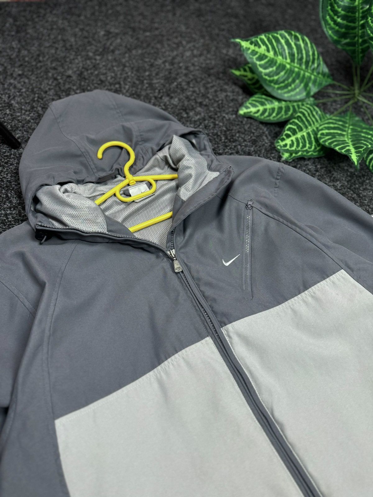 Nike Vintage Nike windbreaker with drawstring Y2K Gorpcore style Size US M / EU 48-50 / 2 - 3 Thumbnail