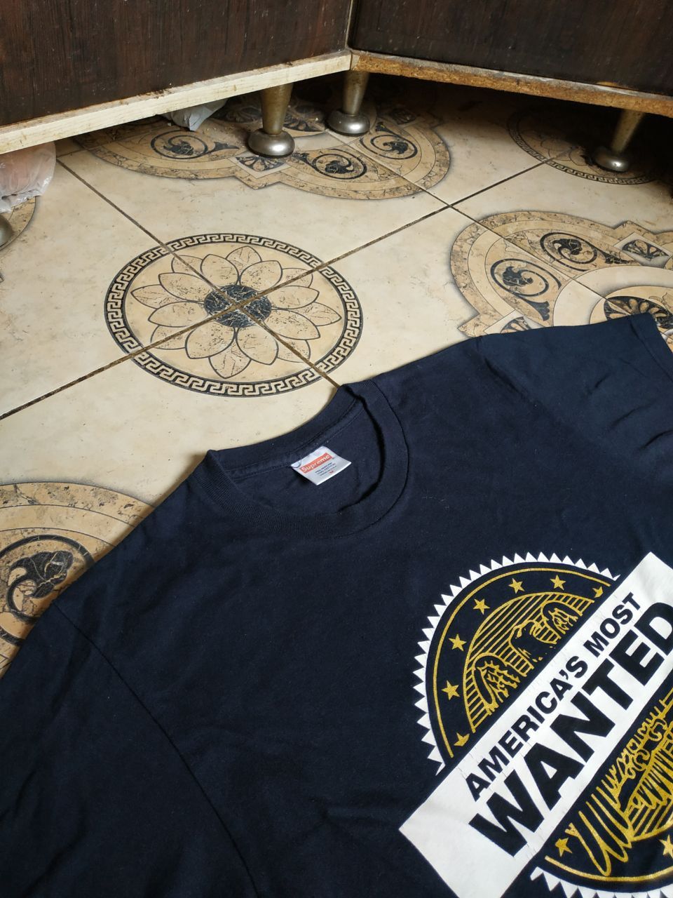 Supreme Supreme America's Most Wanted Graphic Shirt Size M Size US M / EU 48-50 / 2 - 6 Thumbnail