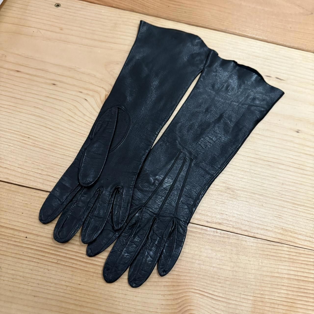 Designer Vintage Women's Black Leather Gloves Size ONE SIZE - 2 Thumbnail