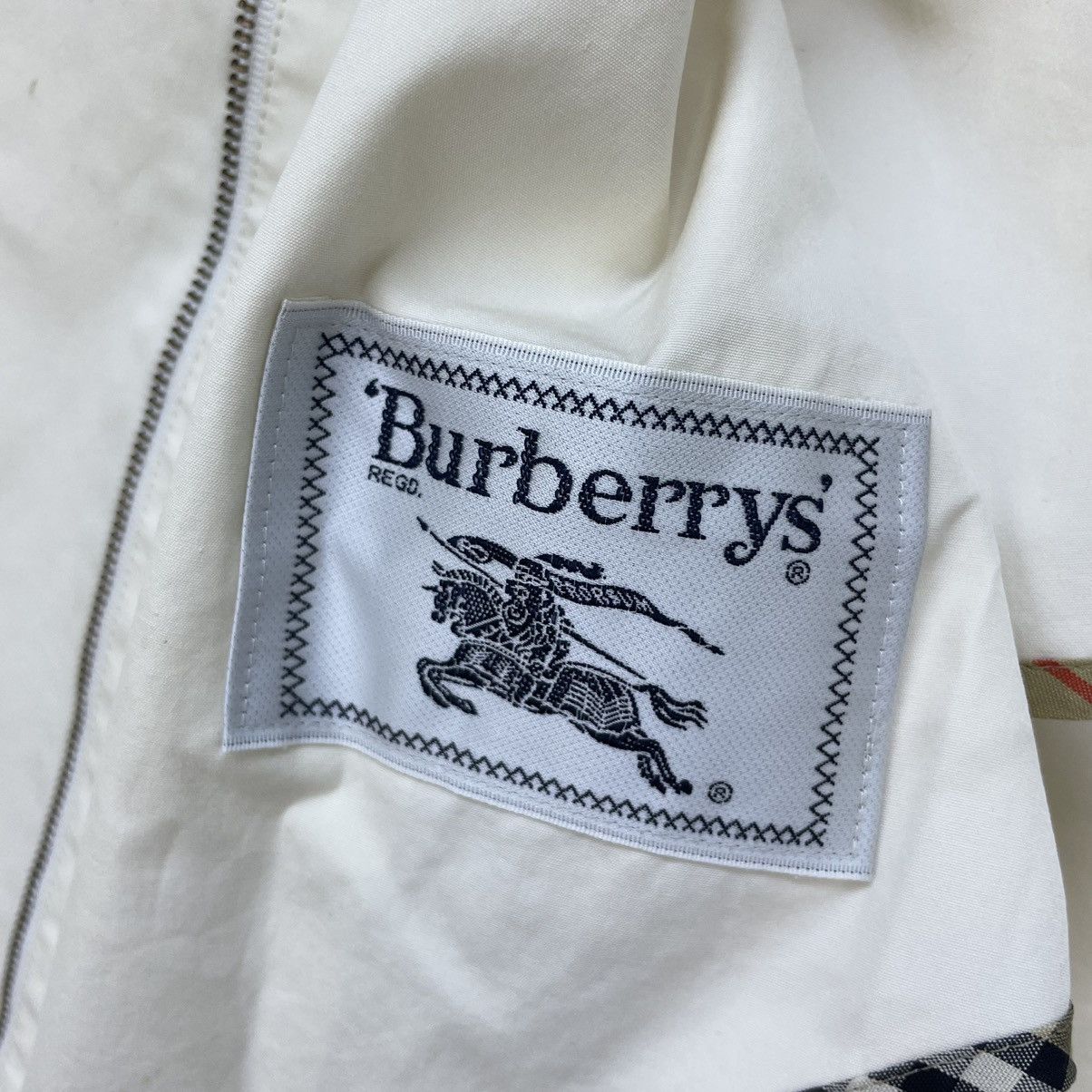 Burberry Vintage Burberry Trench Coat Jacket Toggles Button Size US M / EU 48-50 / 2 - 8 Thumbnail