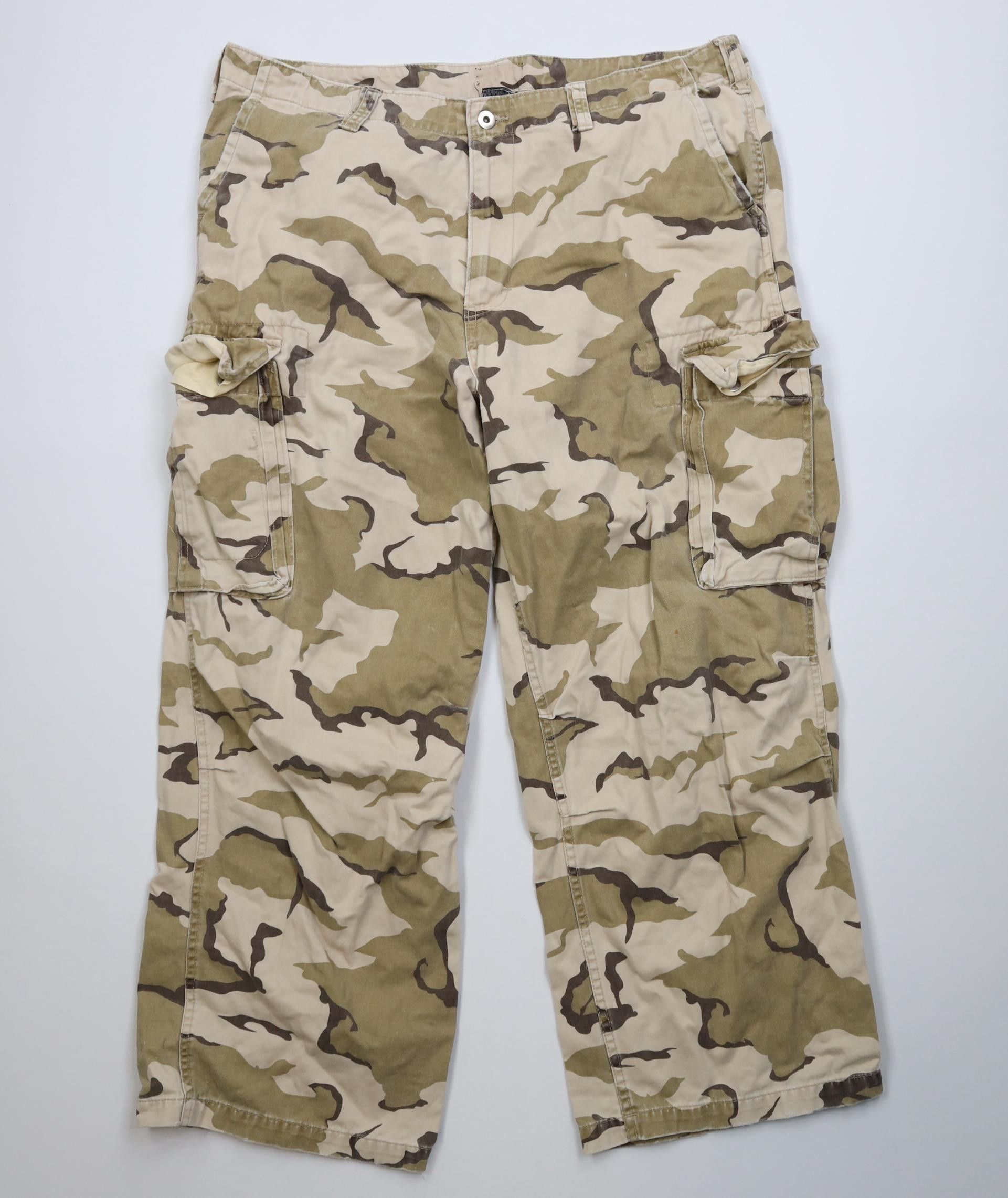 Vintage Vintage 90s Y2K Streetwear Camouflage Wide Leg Cargo Pants Size US 38 / EU 54 - 1 Thumbnail