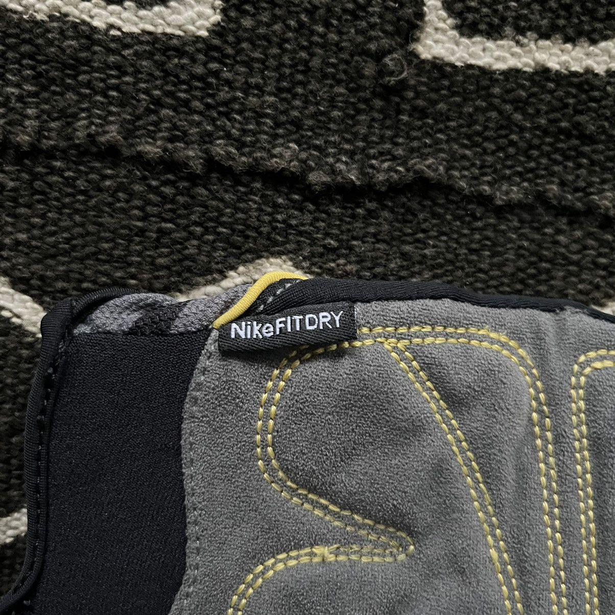 Nike Vintage Nike Fingerless Gloves Size ONE SIZE - 4 Thumbnail