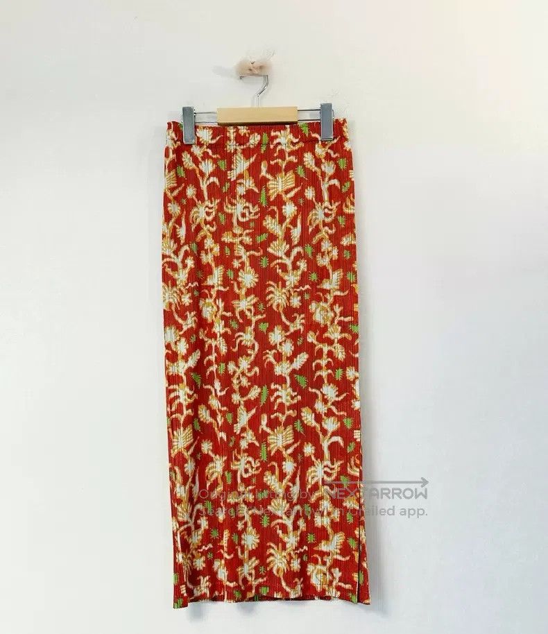 Issey Miyake Issey Miyake Midi Skirt, Red Size 26" / US 2 / IT 38 - 1 Thumbnail