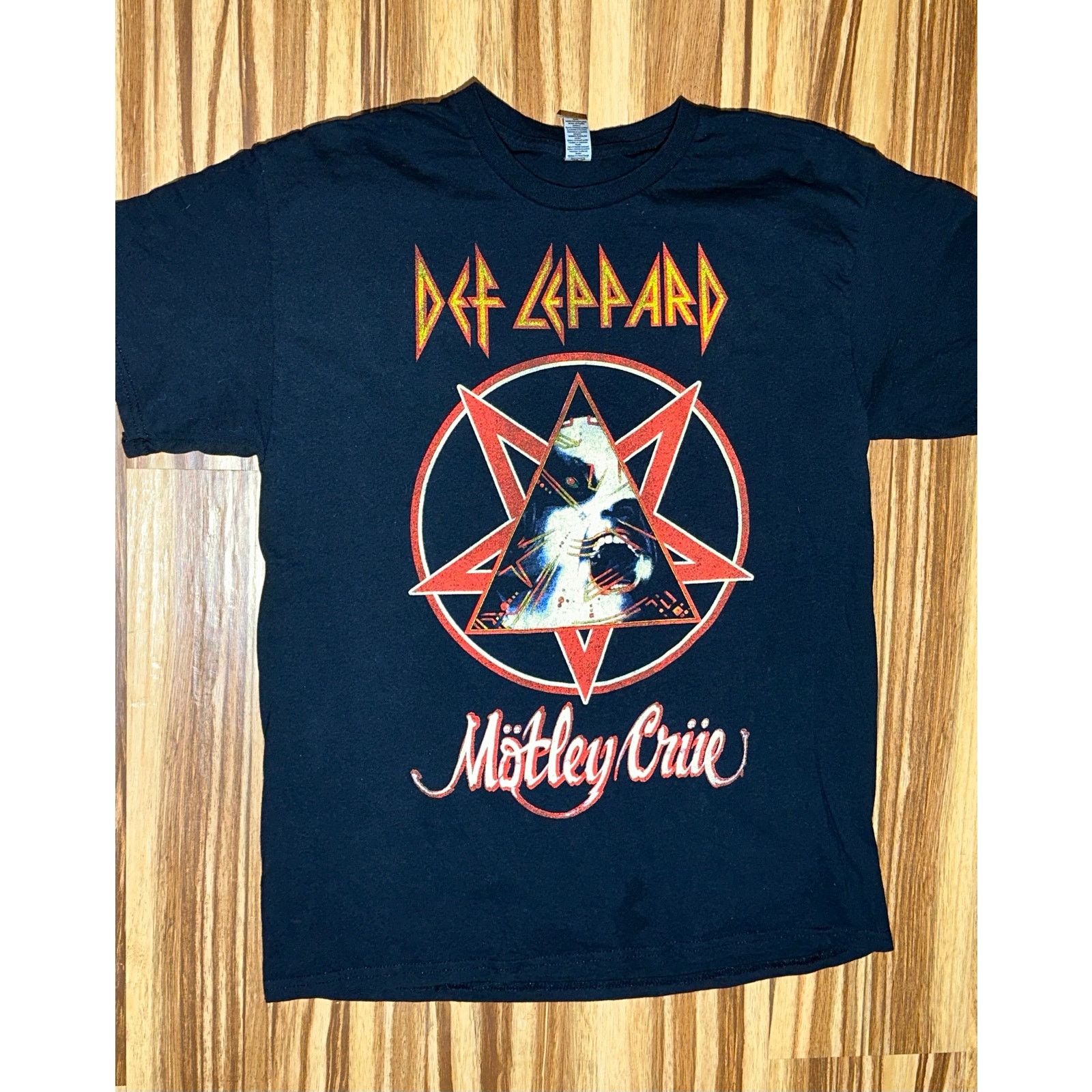 Def Leppard Def Leopard X Motley Crew Poison 2022 Tour Tshirt Size Large Size US L / EU 52-54 / 3 - 2 Thumbnail