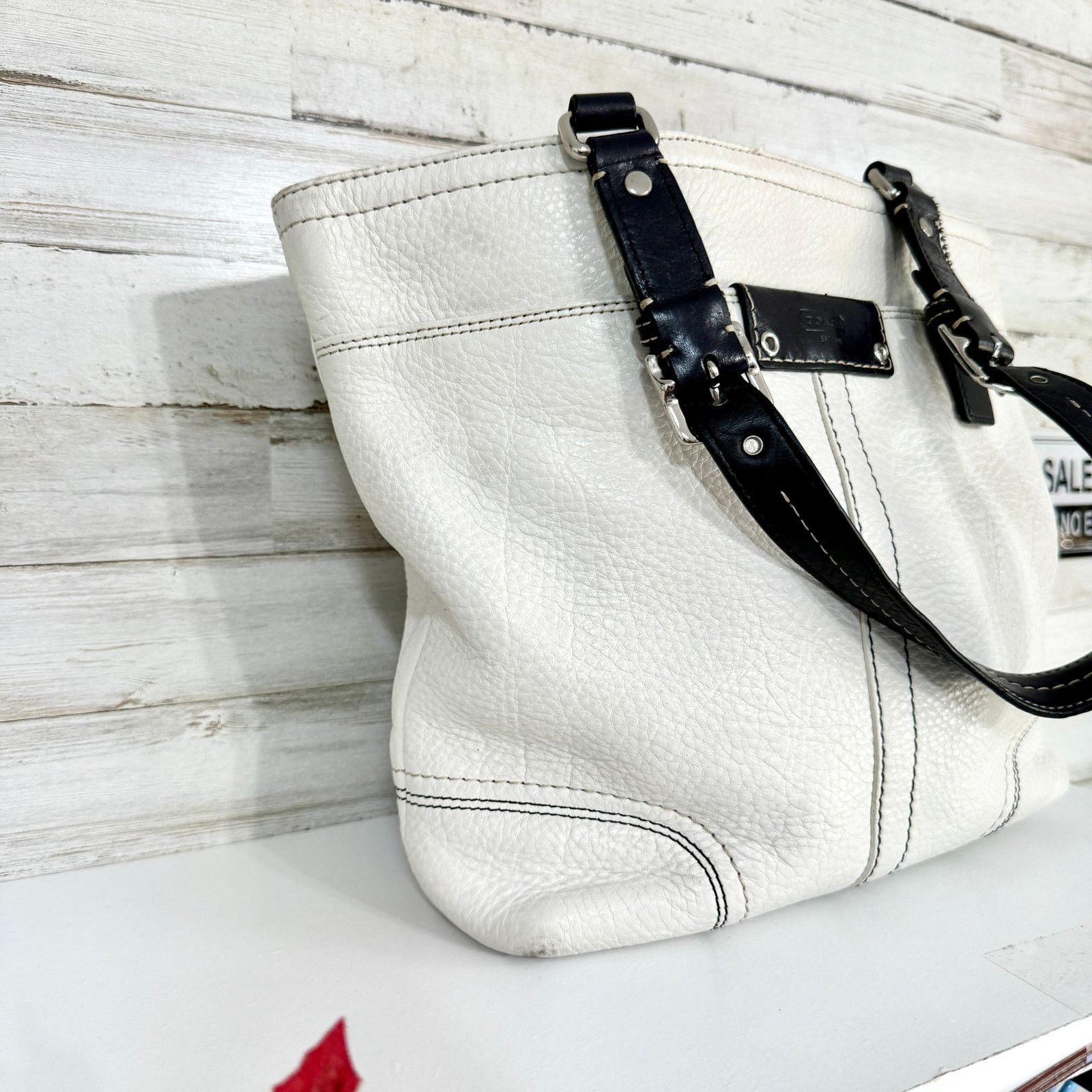 Coach Coach Hamilton White Pebble Leather Black Handle Bucket Tote Size ONE SIZE - 4 Thumbnail