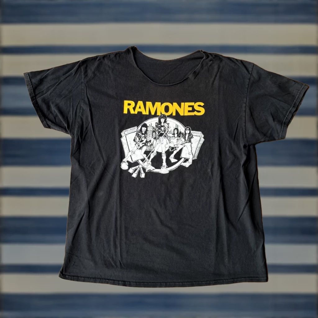 Vintage VINTAGE Ramones T-Shirt XL Black Graphic Print Band Punk Short Sleeve Men XL Electric City Size US XL / EU 56 / 4 - 1 Thumbnail
