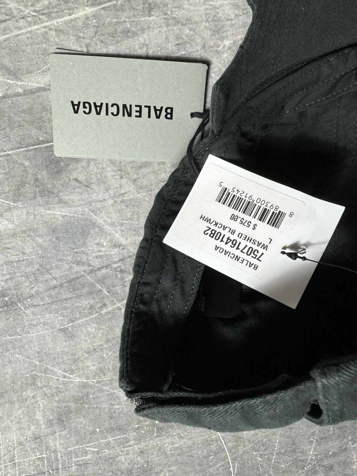 Balenciaga Balenciaga www.Balenciaga.com notched pierced hat Size ONE SIZE - 6 Thumbnail
