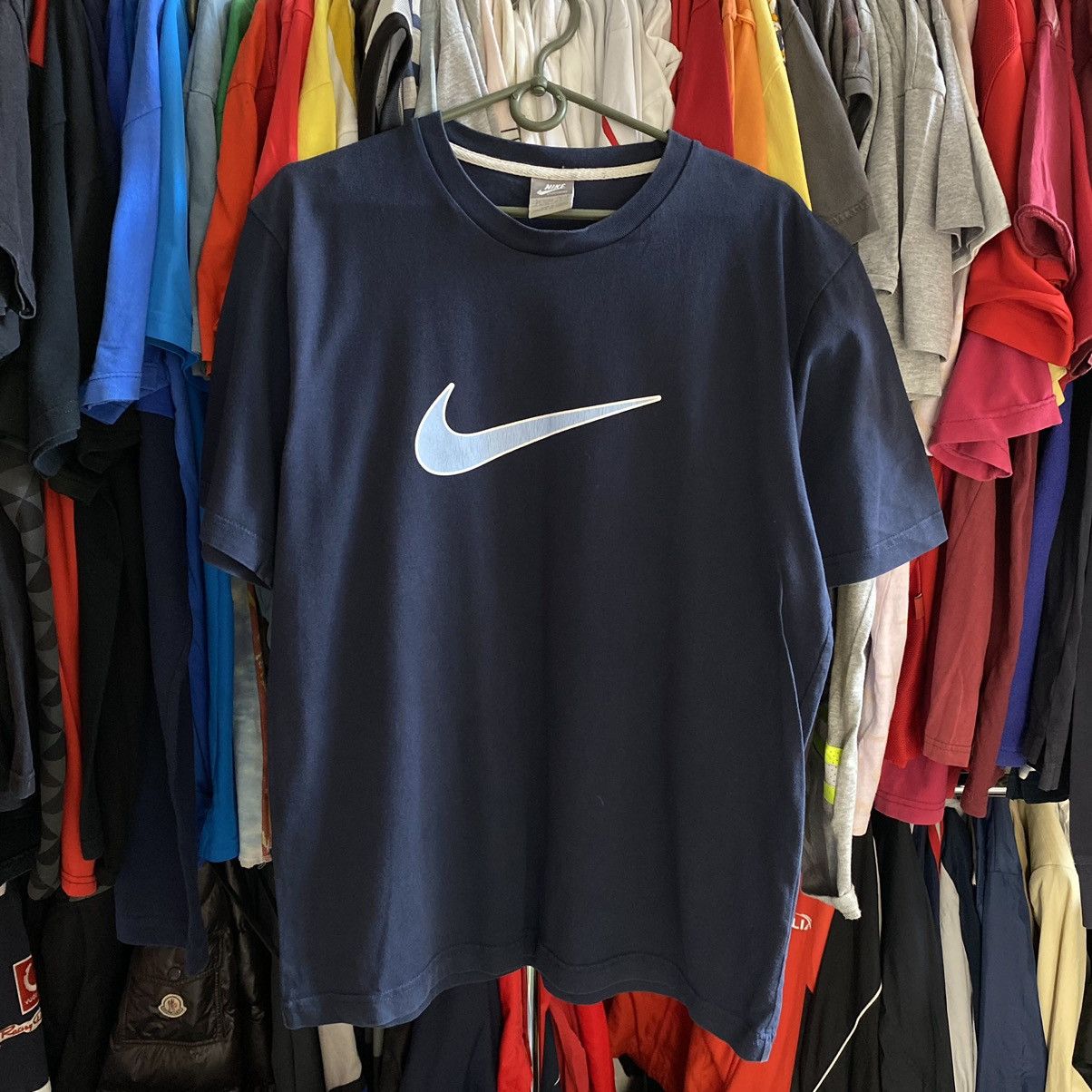 Vintage Vintage Nike Swoosh Big Logo 2000’s Grey tag tee Size US L / EU 52-54 / 3 - 1 Thumbnail