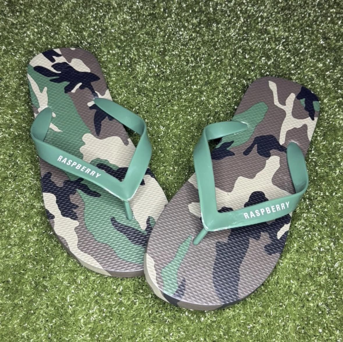 The GV Gallery GV Gallery Camo Slides Size US 7 / EU 40 - 1 Thumbnail
