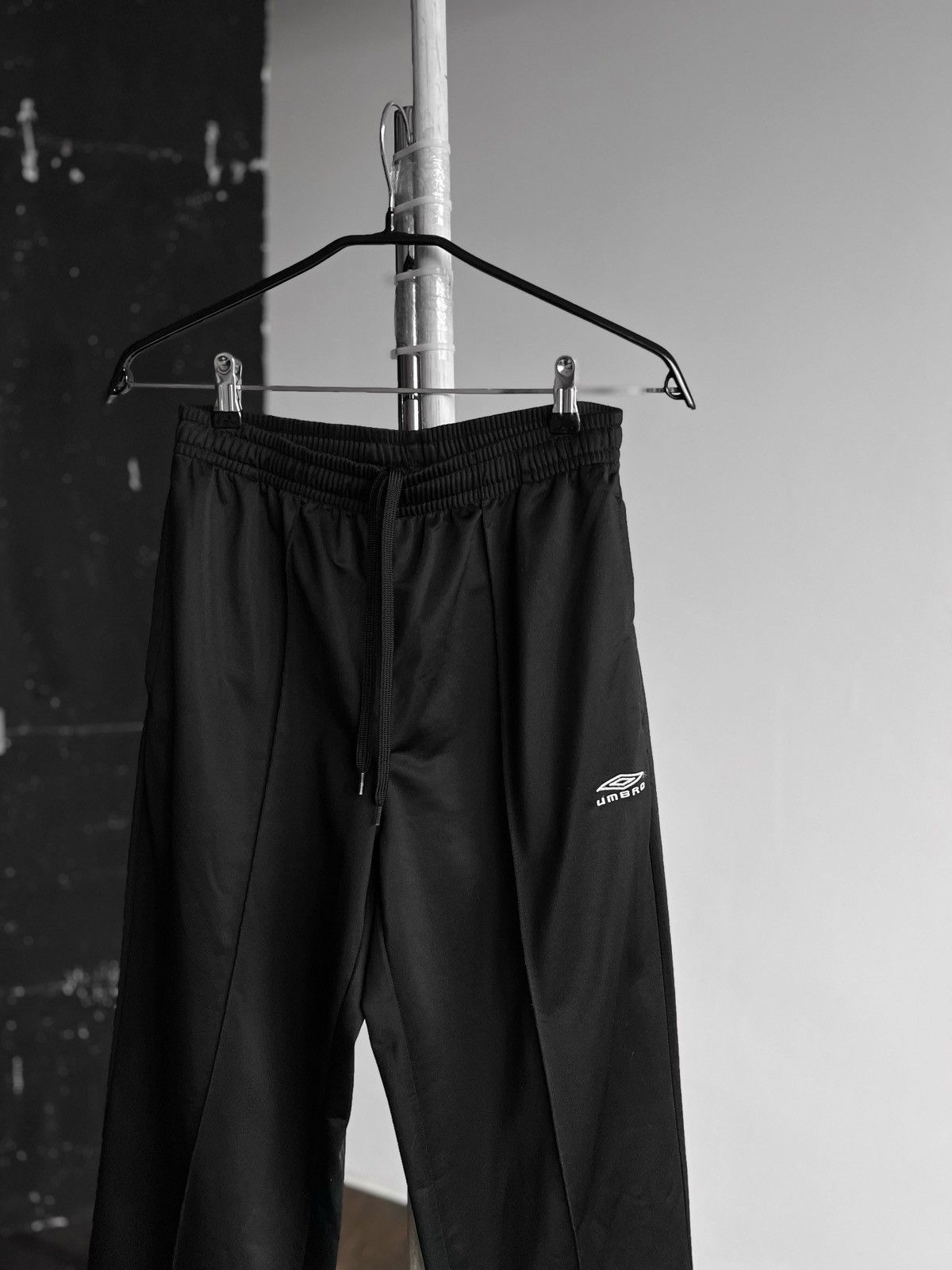 Umbro × Vintage Umbro Mens Black Vintage 90s Track Pants Y2K Small Logo Size US 32 / EU 48 - 2 Thumbnail