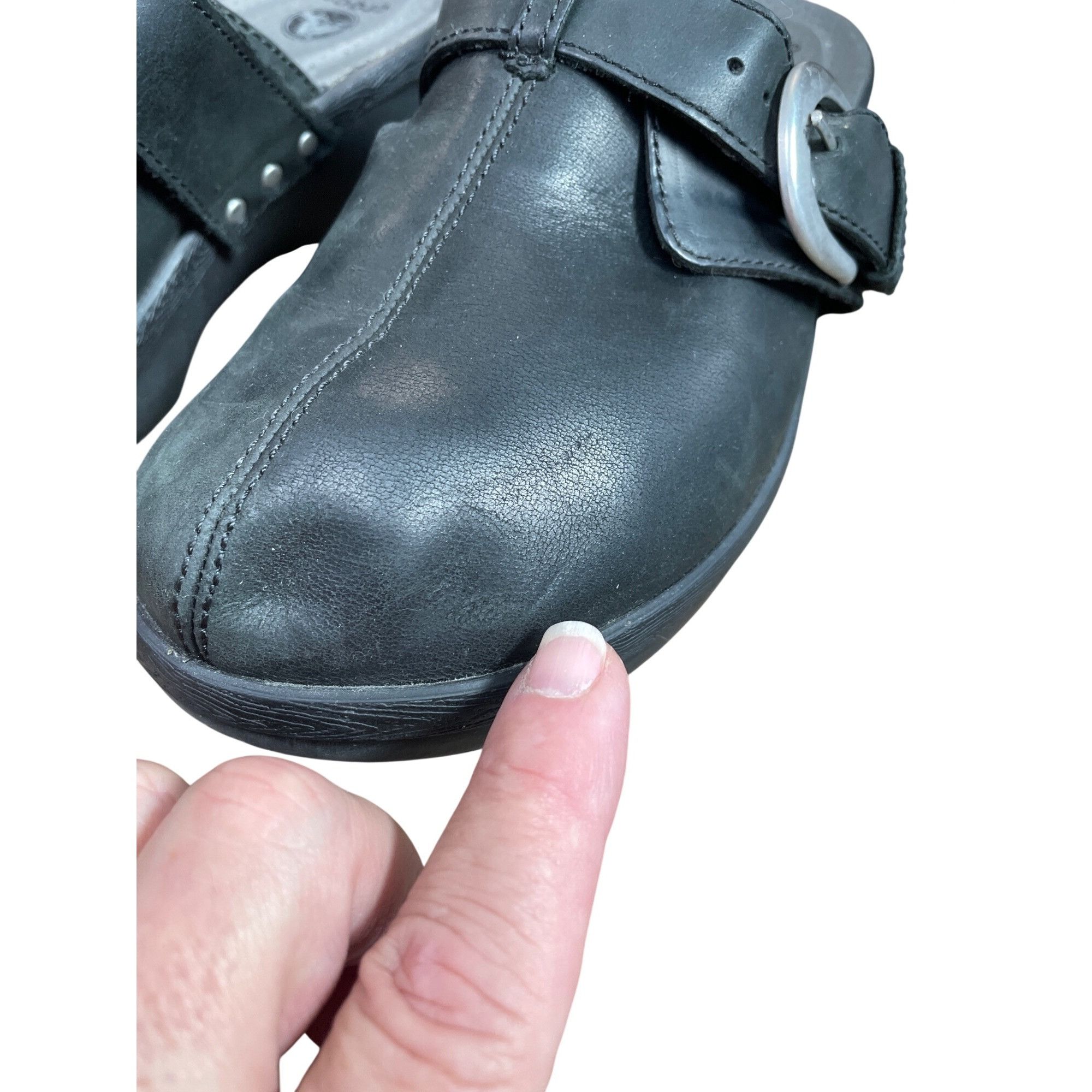 Crocs Crocs womans black leather slip on clogs mules Sz 9 SKU 9725 Size US 9 / IT 39 - 17 Thumbnail