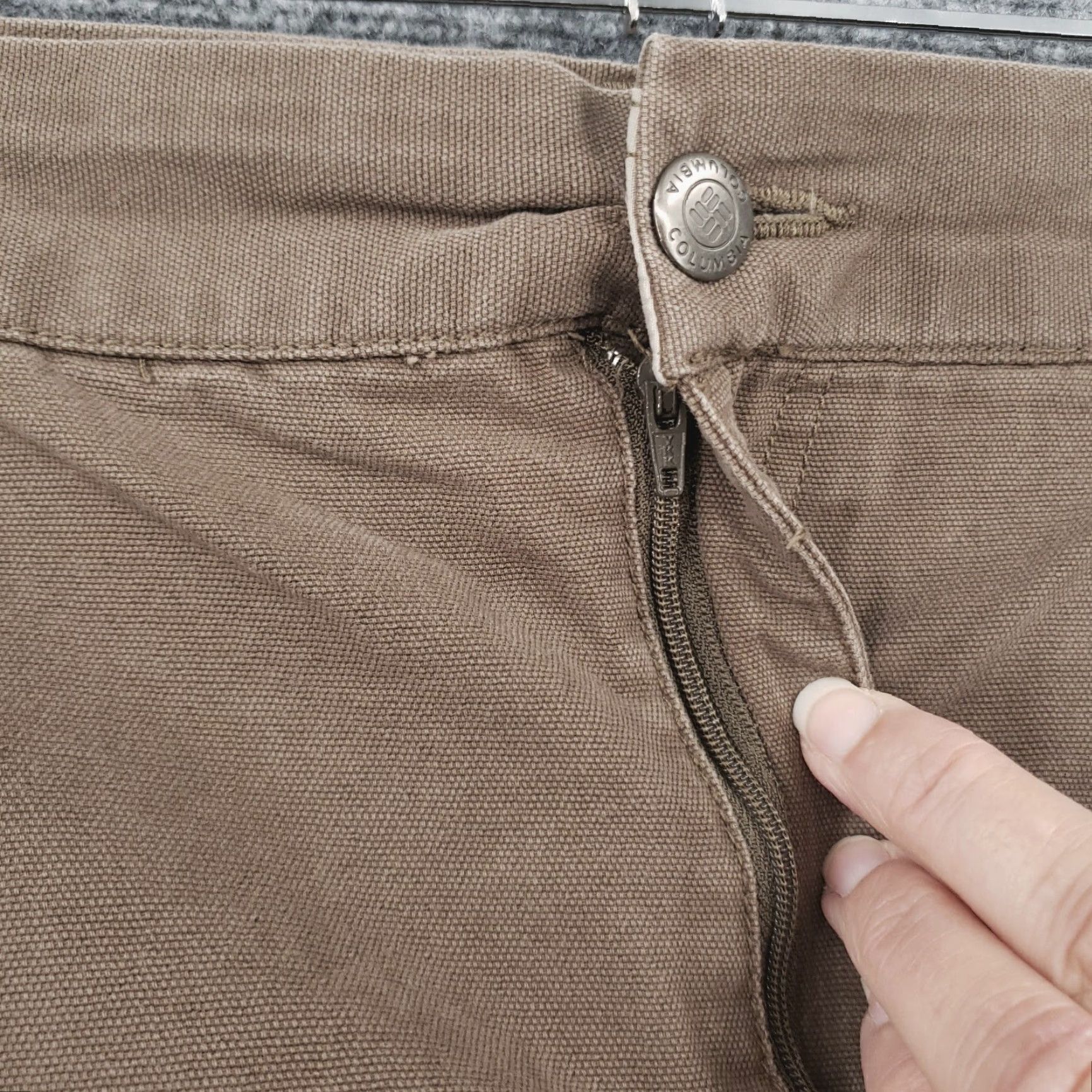 Vintage Columbia Shorts Men 40 8" Tan Bermuda Mid-Rise Flat Front Walking Travel Outdoor Bermuda Shorts Mens 40 Brown Cotton Regular Inseam 8" | Columbia Size US 40 / EU 56 - 4 Thumbnail