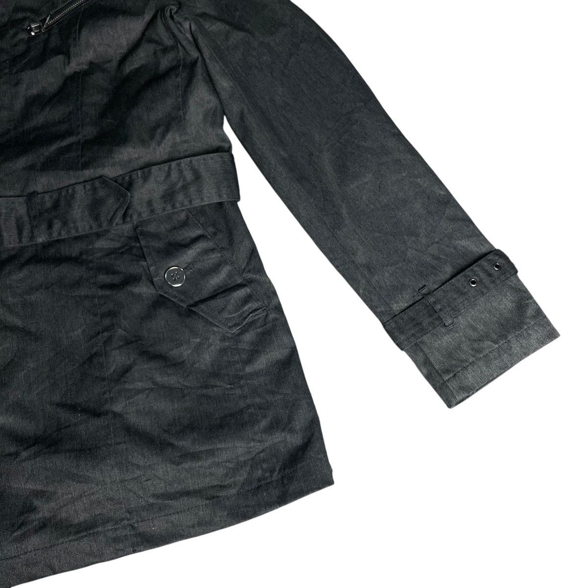 If Six Was Nine × Japanese Brand × Le Grande Bleu (L.G.B.) 🇯🇵 MEN'S BATSU BONDAGE BELTED PUNK GOTHIC MULTIPOCKET JACKET Size US L / EU 52-54 / 3 - 8 Thumbnail