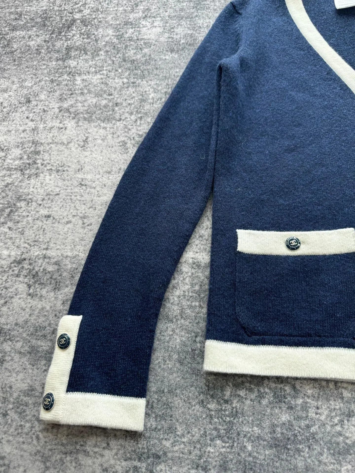 Chanel Chanel Blue and White Cashmere Cardigan. Size XS / US 0-2 / IT 36-38 - 3 Thumbnail