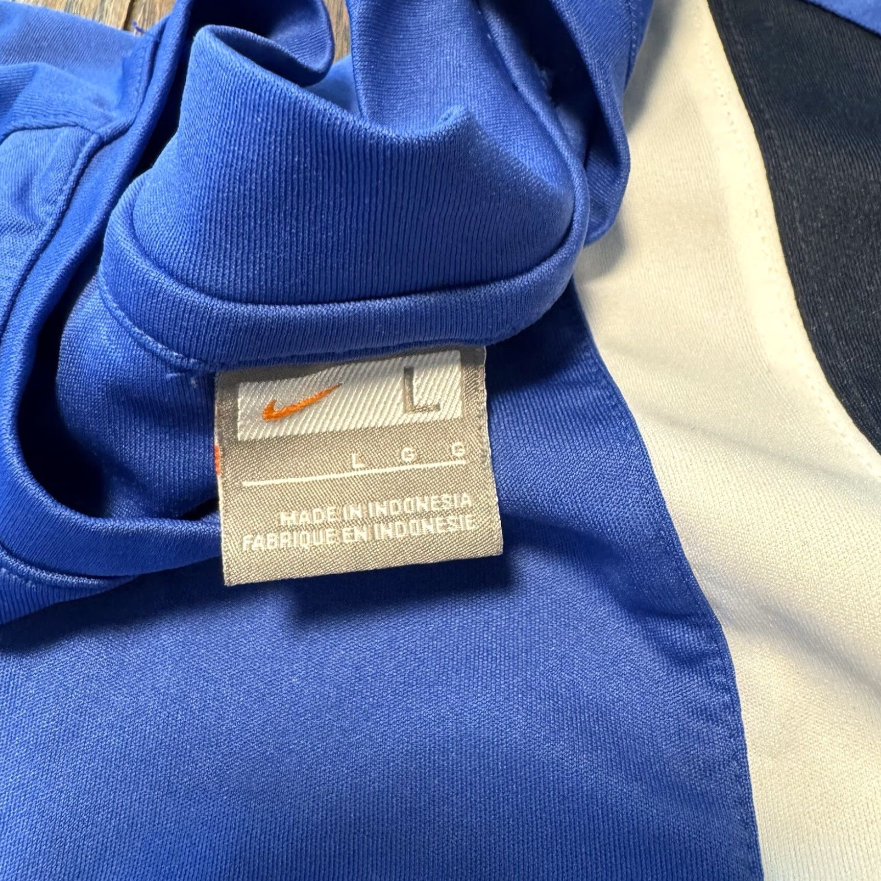 Nike Vintage Nike Shirt Mens Large Blue White Sport Jersey Athletic Silver Ta Size US L / EU 52-54 / 3 - 4 Thumbnail