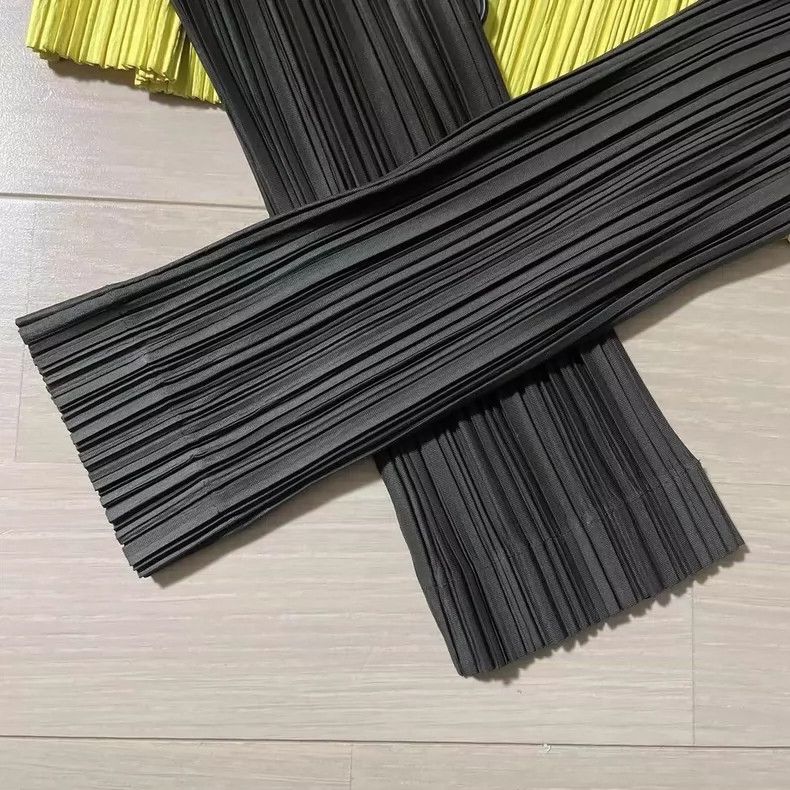 Issey Miyake Issey Miyake A black and yellow color-blocked main pleated Size S / US 4 / IT 40 - 4 Thumbnail