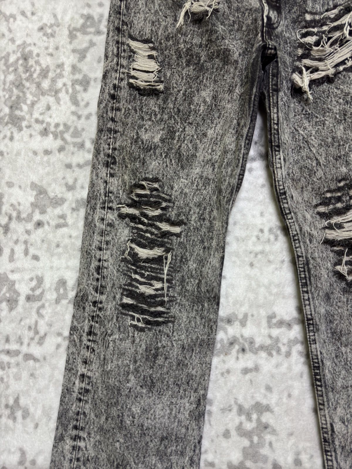 Levi's Vintage Clothing Vintage Levi’s 501 Grey Acid Wash Distressed Jeans Raw Hem Size US 31 - 7 Thumbnail