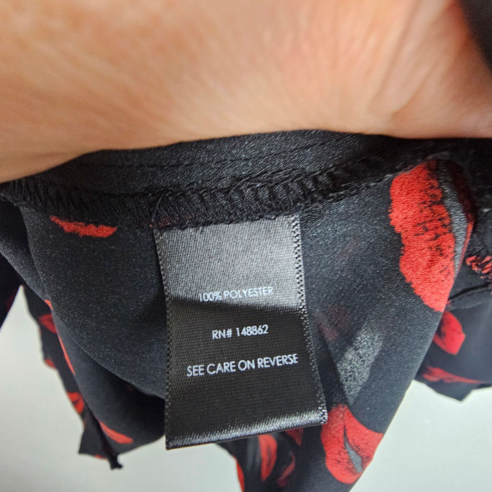 Corridor Torrid Harper Blouse Lip Print Kiss Plus Size 3X Valentines Size 3XL / US 20-22 - 7 Thumbnail