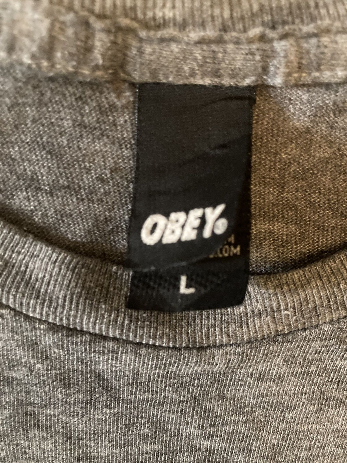 Obey Vintage Y2K Obey Streetwear Logo Gucci Parody Tshirt Size US L / EU 52-54 / 3 - 6 Thumbnail