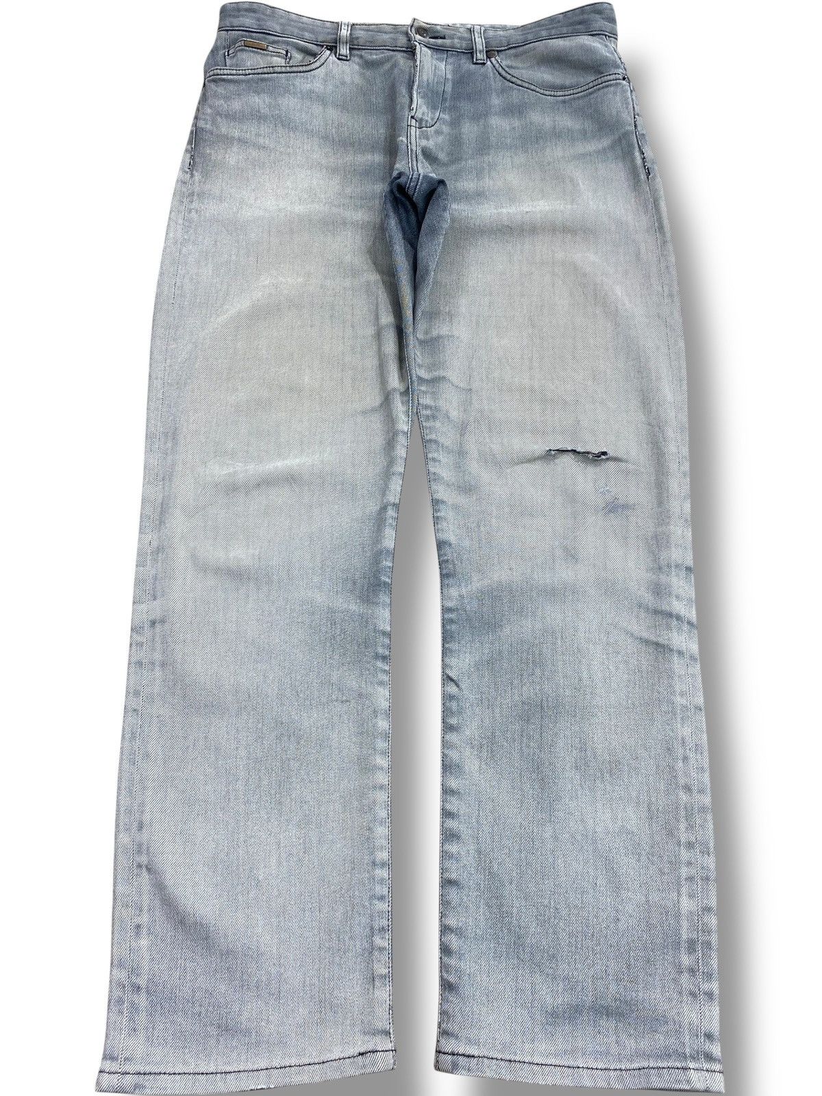 Hugo Boss Hugo Boss Brand Faded Wash Style Loose Jeans Size US 34 / EU 50 - 1 Thumbnail