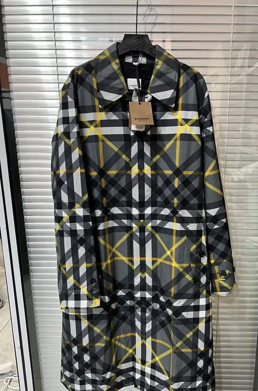 Burberry Burberry Men's Long Black Checked Trench Coat Size US L / EU 52-54 / 3 - 1 Thumbnail