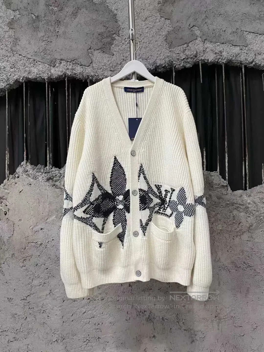 Louis Vuitton Louis Vuitton Floral Knit Cardigan in White. Size L / US 10 / IT 46 - 1 Thumbnail