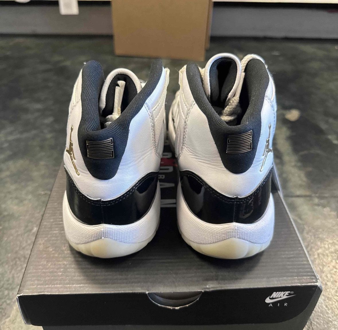 Nike Jordan 11 Gratitude GS Size US 5.5 / EU 38 - 4 Thumbnail