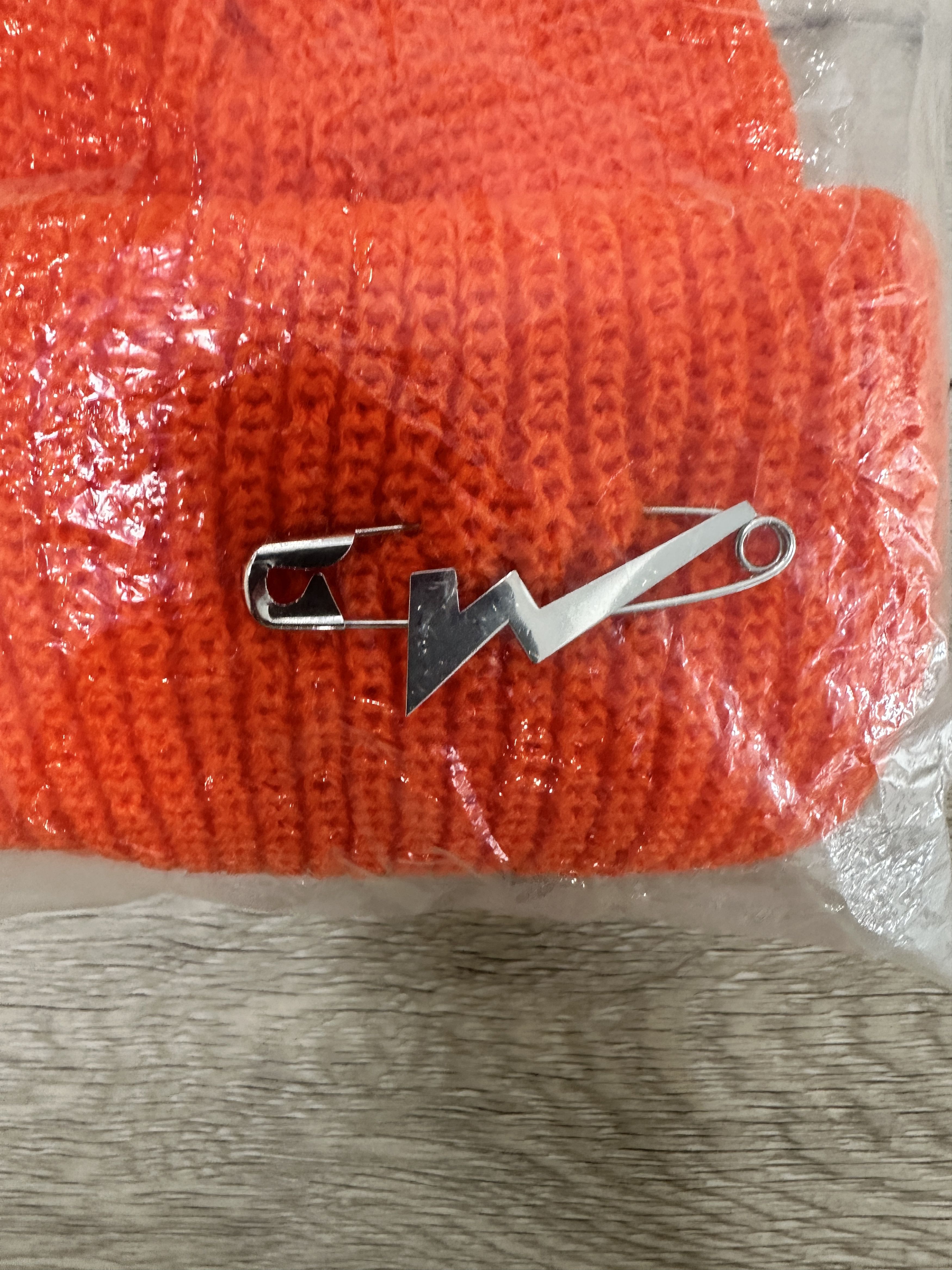 Other Maybe Tomorrow x Who Jongwoo OG Buster Beanie Orange DS Size ONE SIZE - 2 Thumbnail