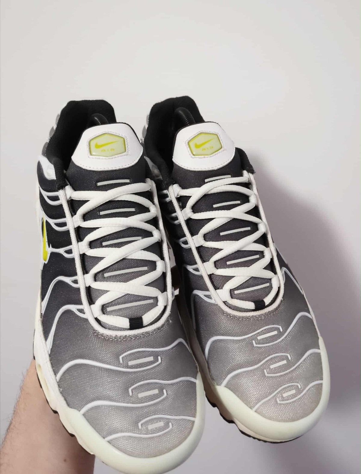 Nike 💛 YELLOW FADES US9.5 💛 Size US 9.5 / EU 42-43 - 3 Thumbnail