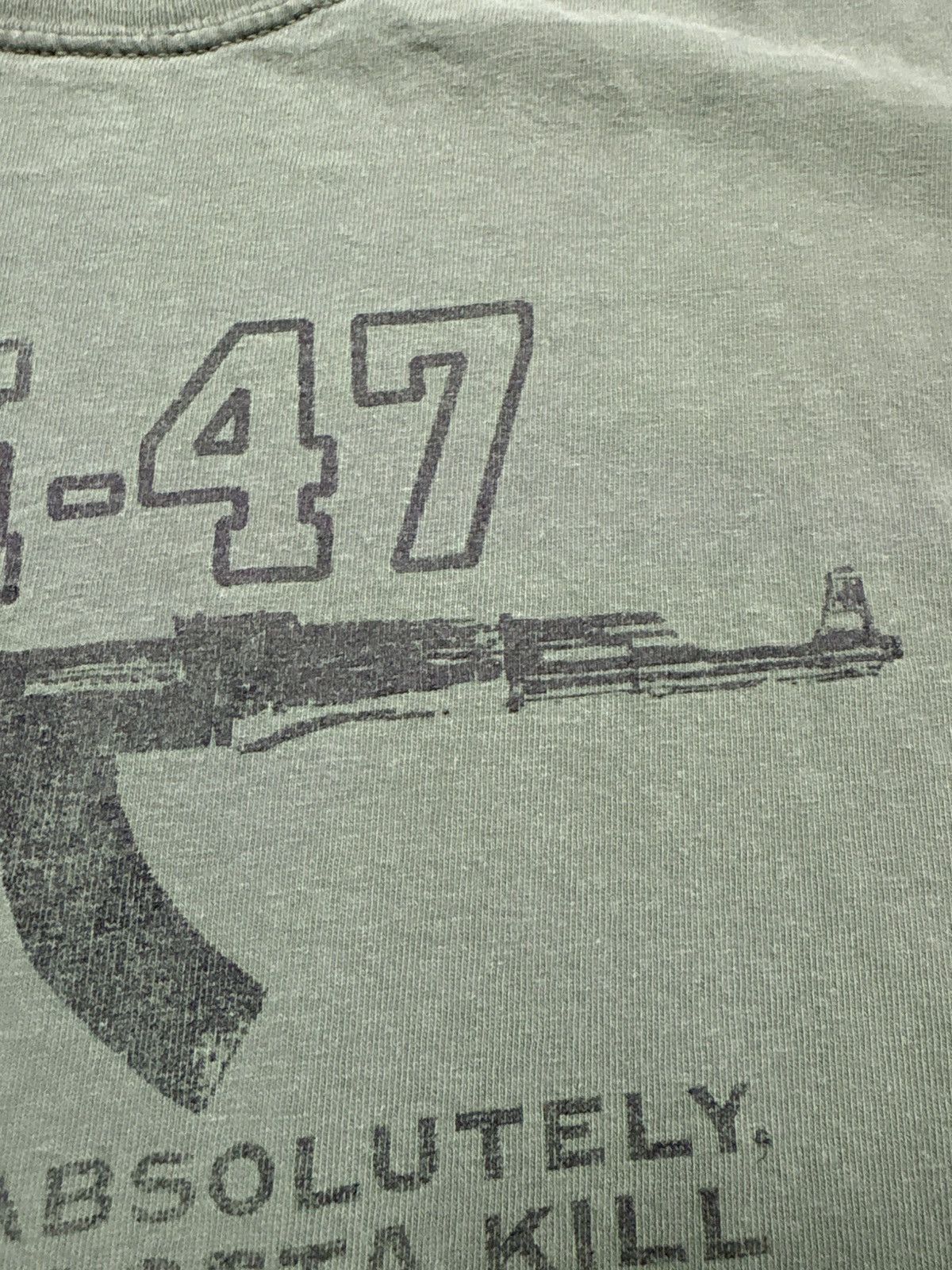 Vintage Vintage AK-47 Graphic T Shirt Military Gun Print Distressed Size US L / EU 52-54 / 3 - 7 Thumbnail