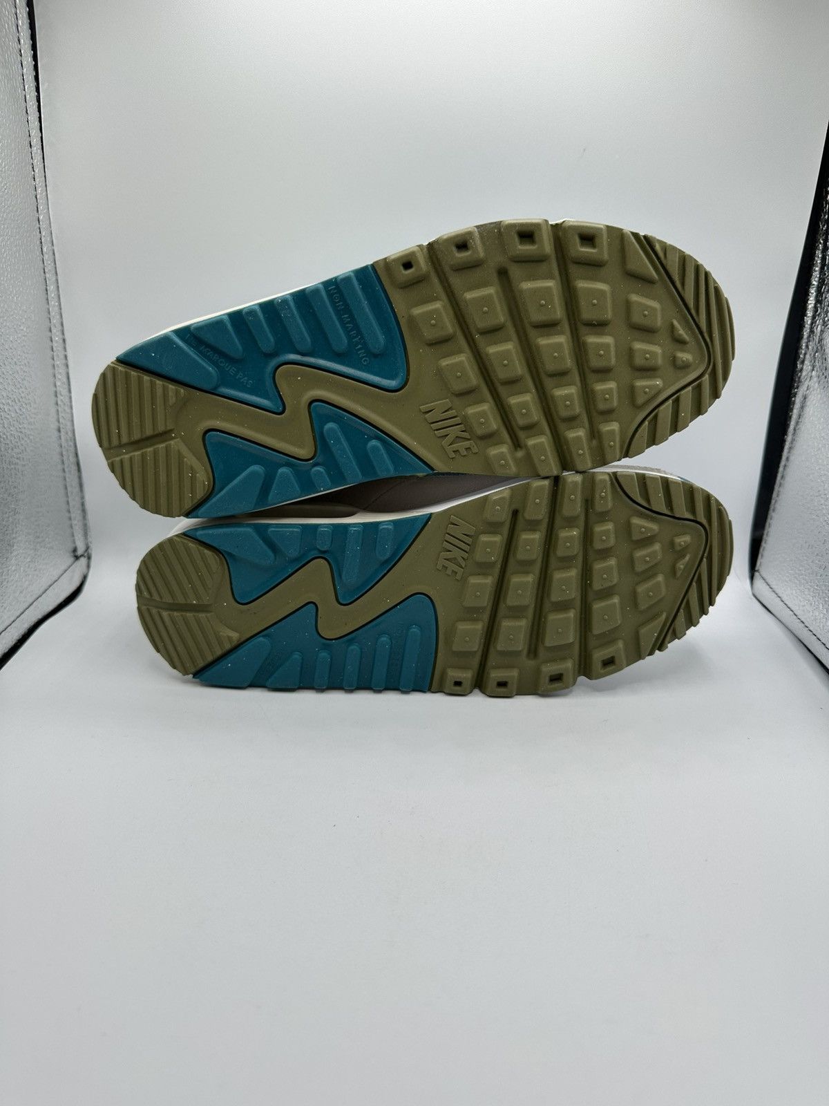 Nike Nike Air Max 90 Leather GS “Bright Spruce Barley Volt” Size US 7.5 / IT 37.5 - 5 Thumbnail