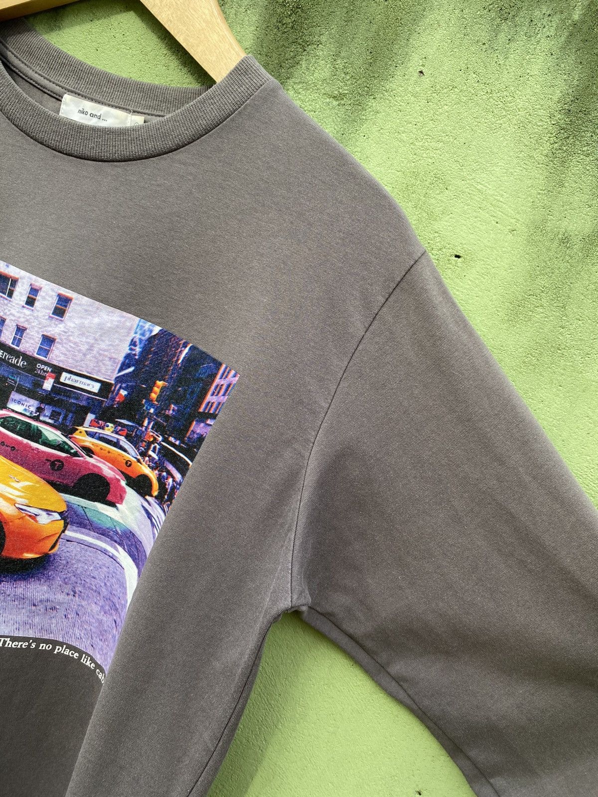 Japanese Brand Niko and … NYC Yellow Taxi Cab Street Graphic Longsleeve Size US L / EU 52-54 / 3 - 4 Thumbnail