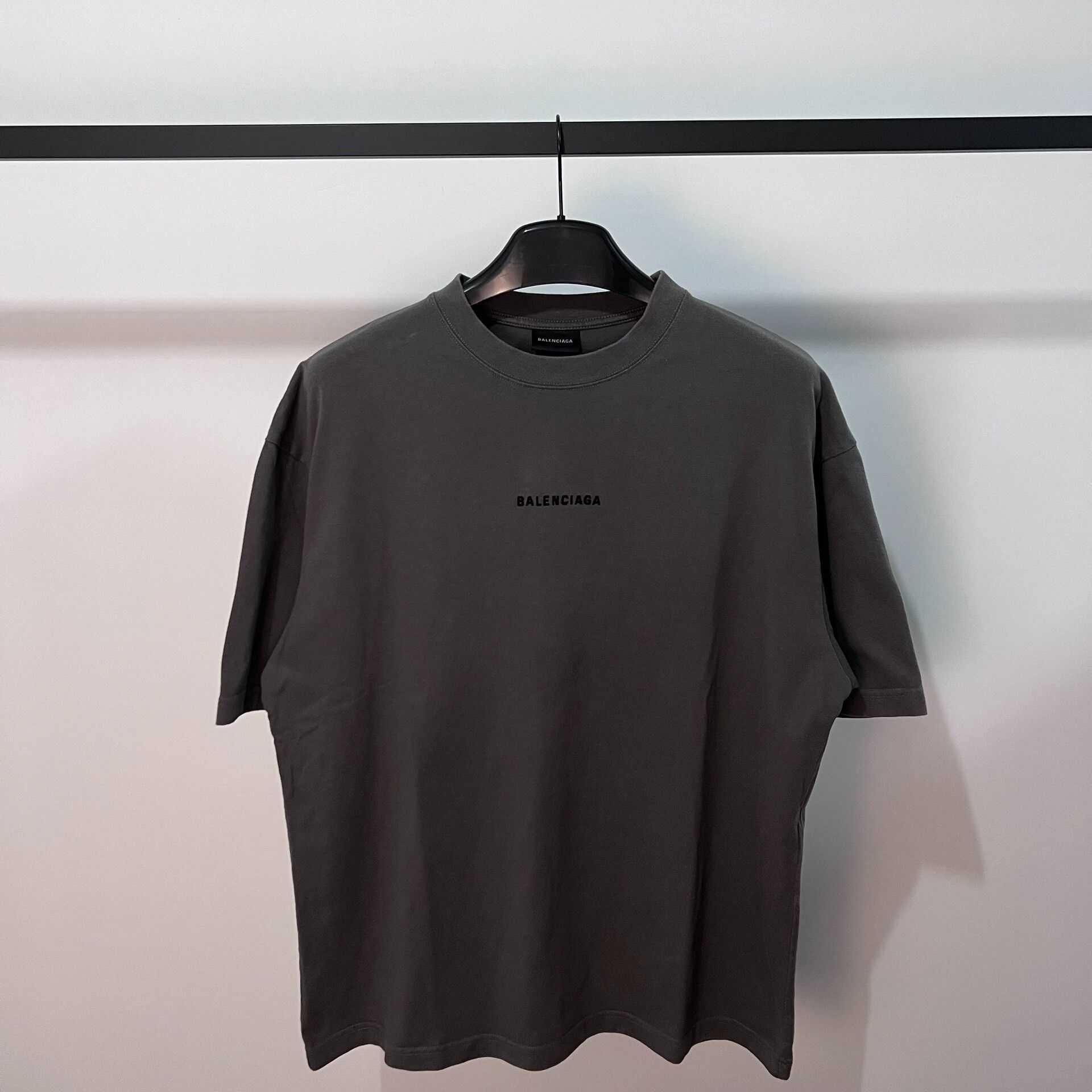 Balenciaga balenciaga gray embroidered short sleeve t-shirt Size US S / EU 44-46 / 1 - 1 Thumbnail