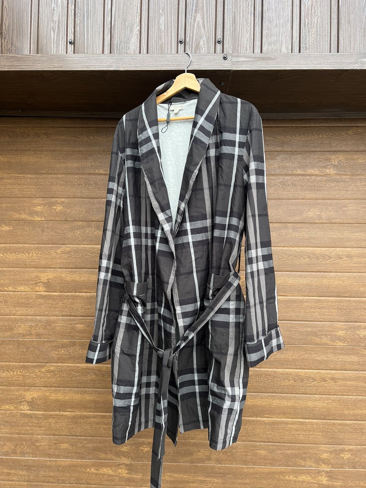 Burberry Burberry Body Light coat Size US L / EU 52-54 / 3 - 1 Thumbnail