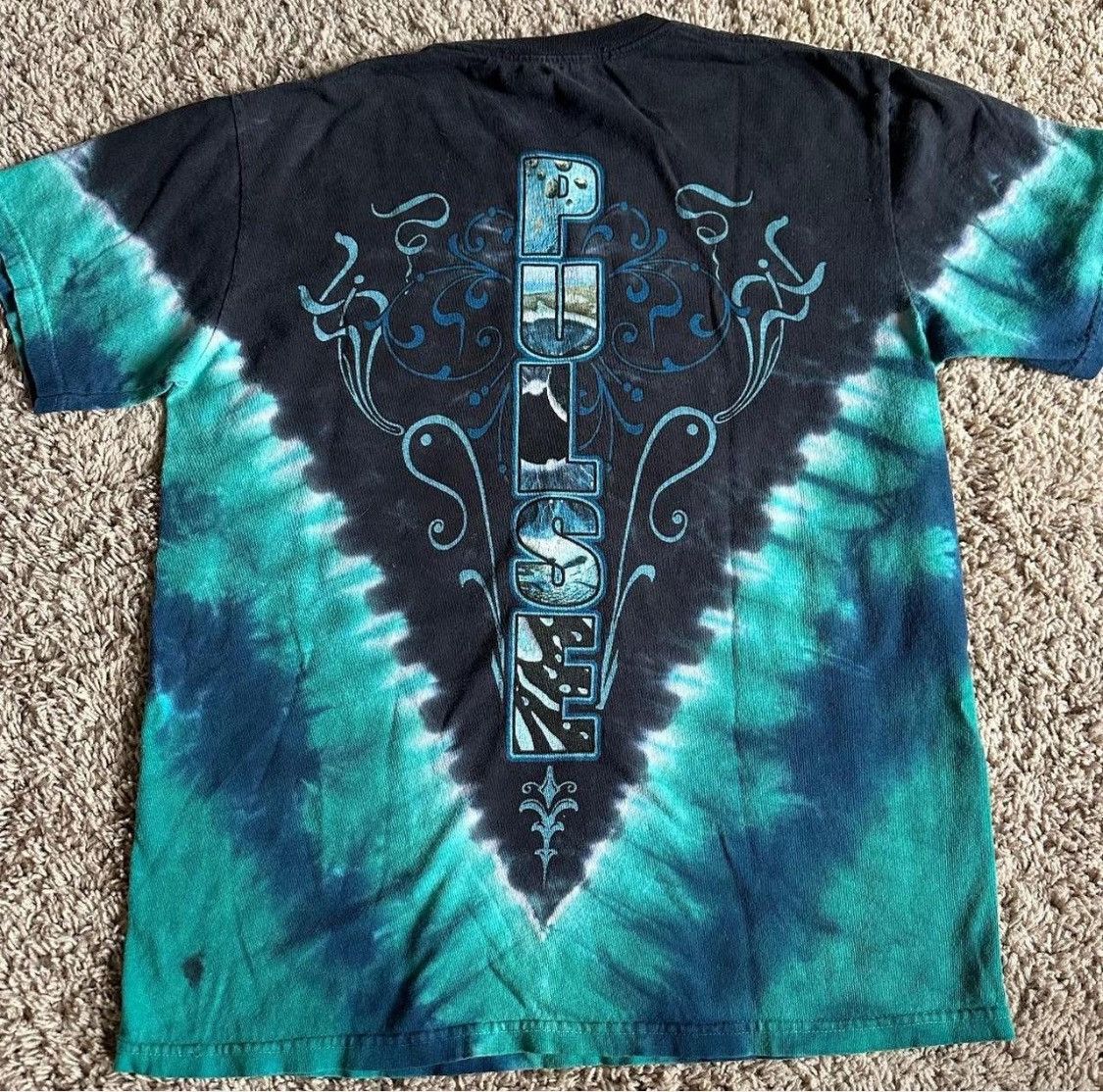 Pink Floyd vintage Pink floyd blue tie- dye band tee runs med no flaws Size US M / EU 48-50 / 2 - 2 Thumbnail