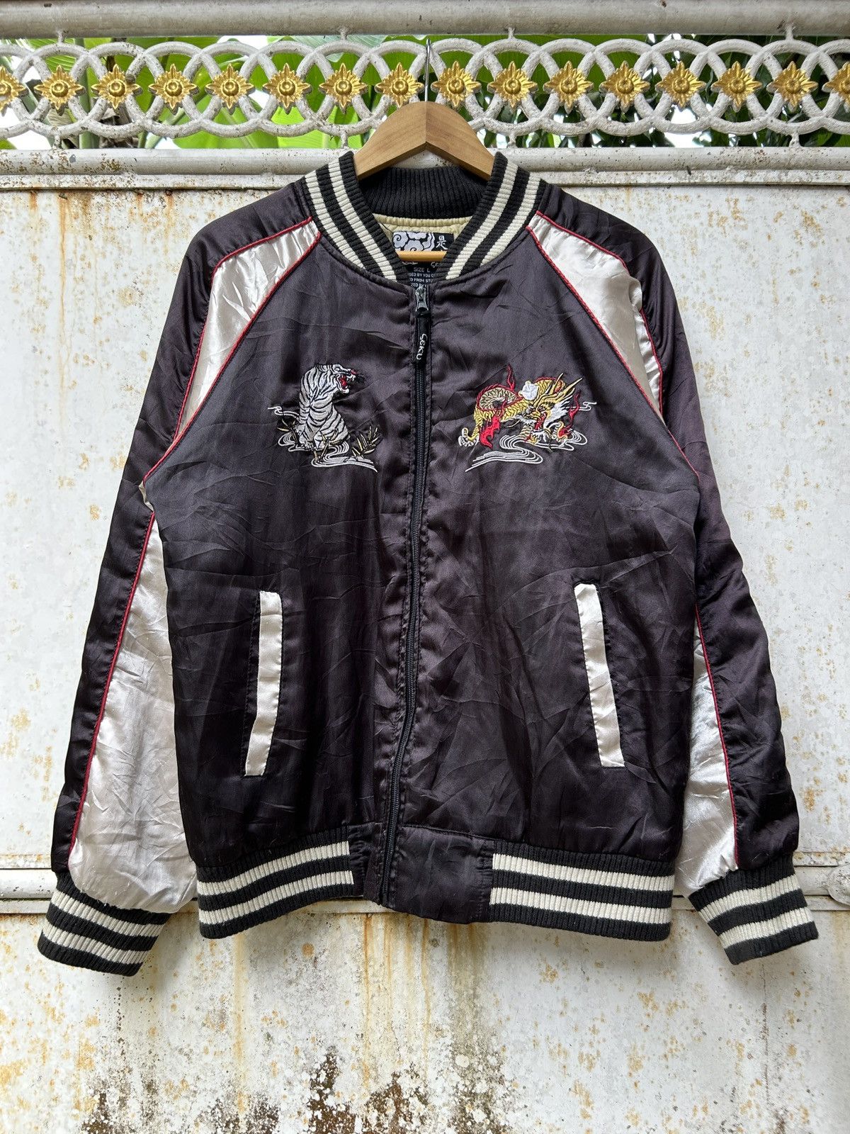 Vintage Vintage Japanese Sukajan Dragon Tiger bomber Jacket Size US M / EU 48-50 / 2 - 2 Thumbnail