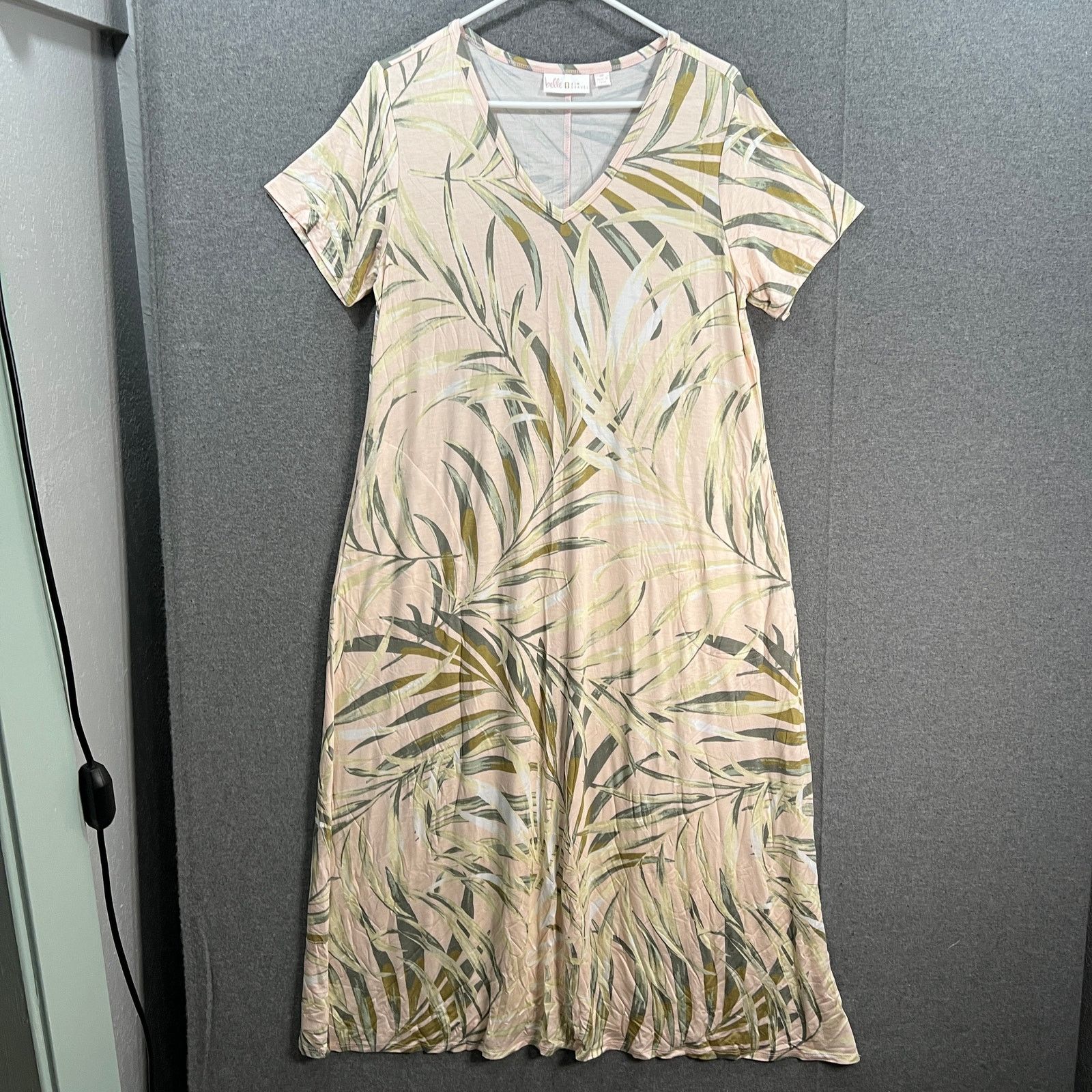 Other Belle by Kim Gravel Petite Solid V-Neck Maxi Dress Sandy Size M / US 6-8 / IT 42-44 - 1 Thumbnail