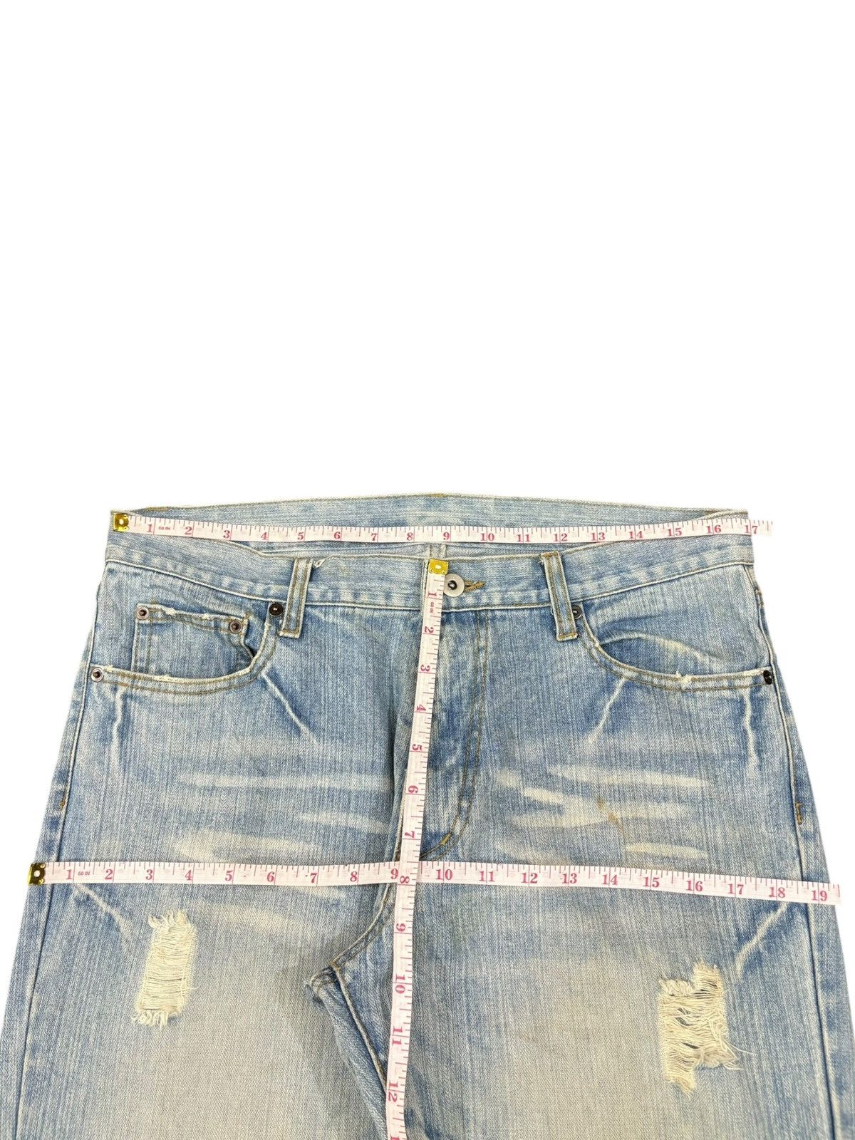Japanese Brand Vintage Japanese Brand Light Wash Distressed Baggy Jeans Size US 34 / EU 50 - 11 Thumbnail