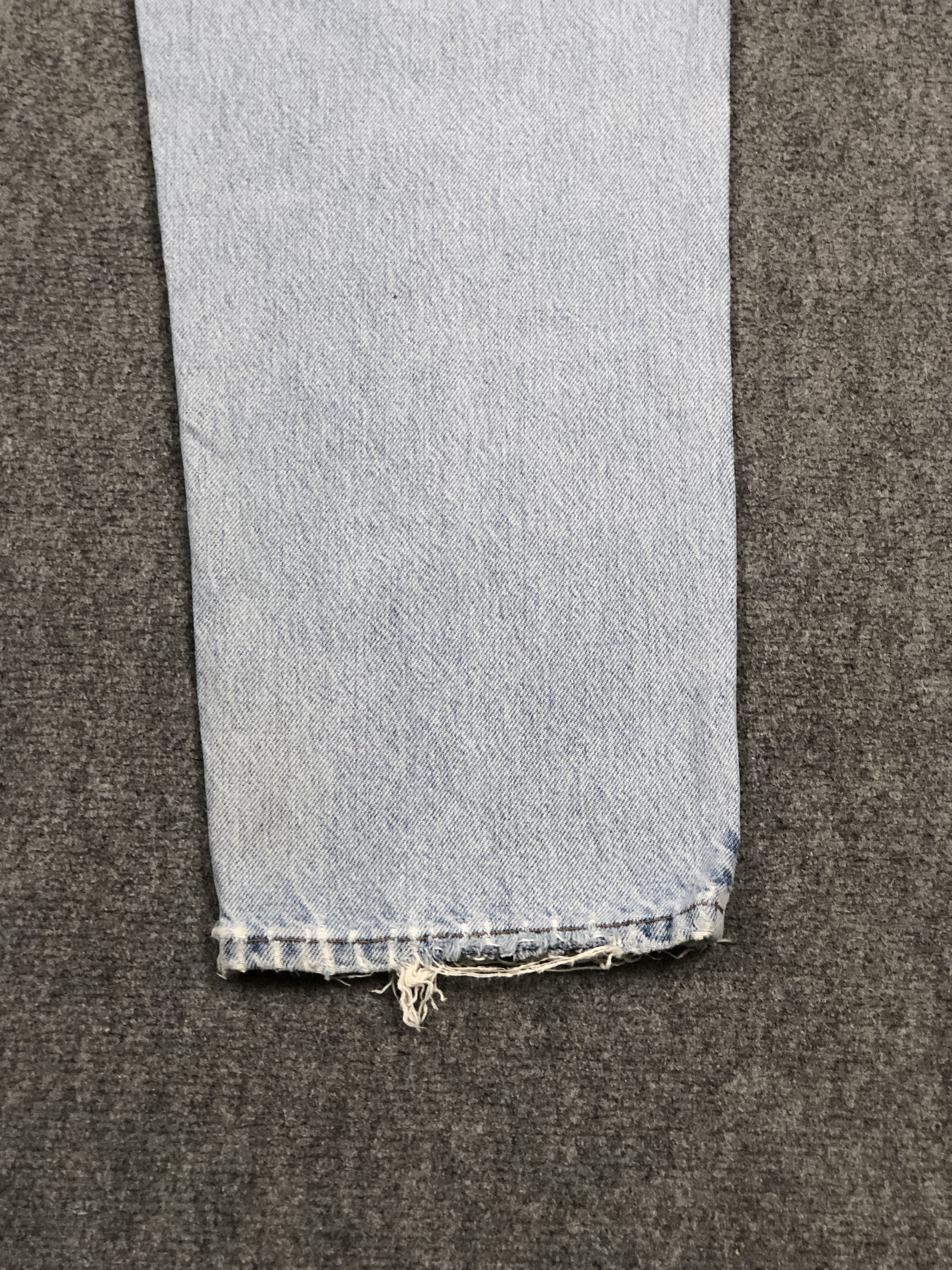 Levi's Distressed Vintage 90s Levis Light Washed Jeans DP2358 Size US 31 - 22 Thumbnail