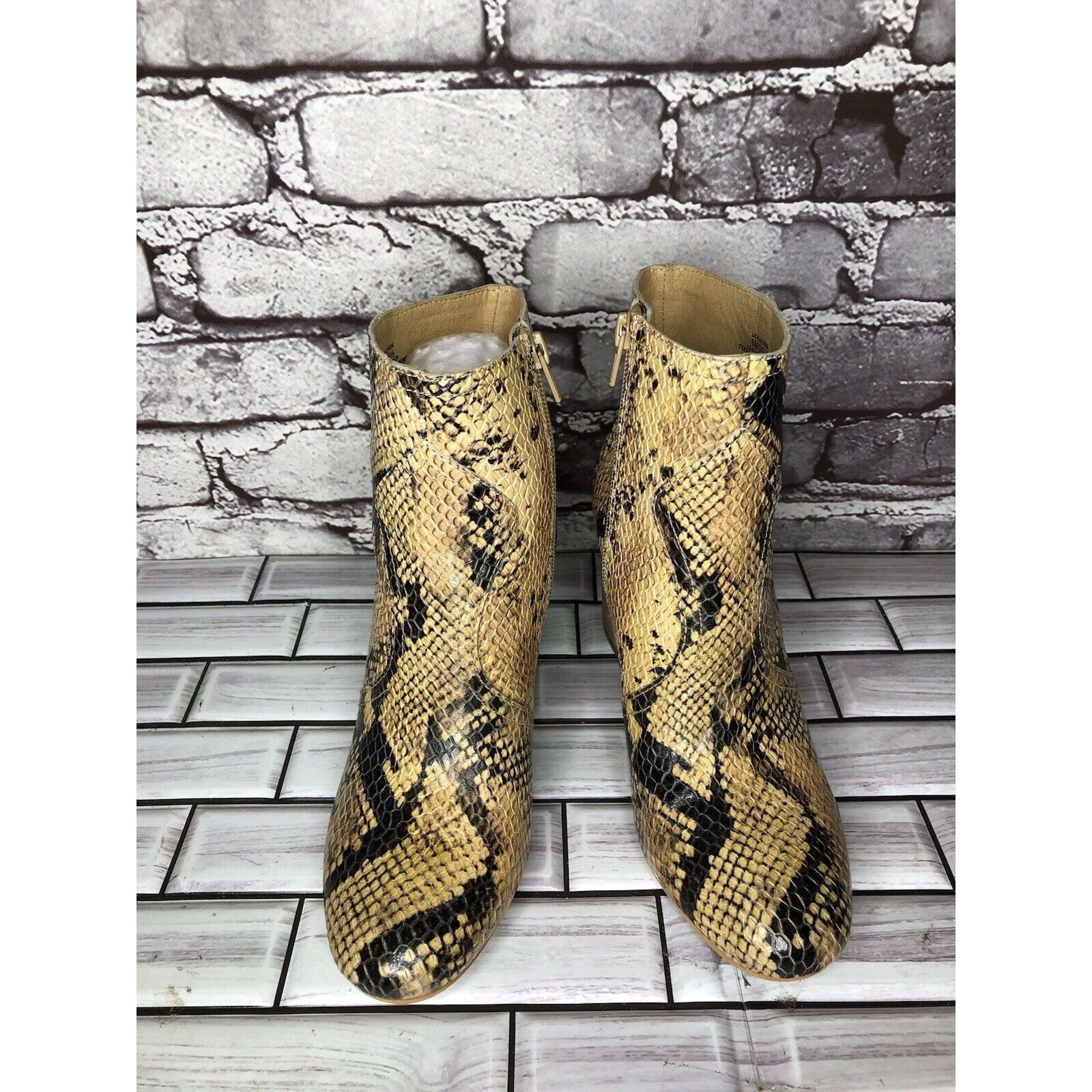 Lucky Brand Lucky Brand Sheirin Leather Round Toe Zipper Ankle Boots Wom Size US 6 / IT 36 - 14 Thumbnail