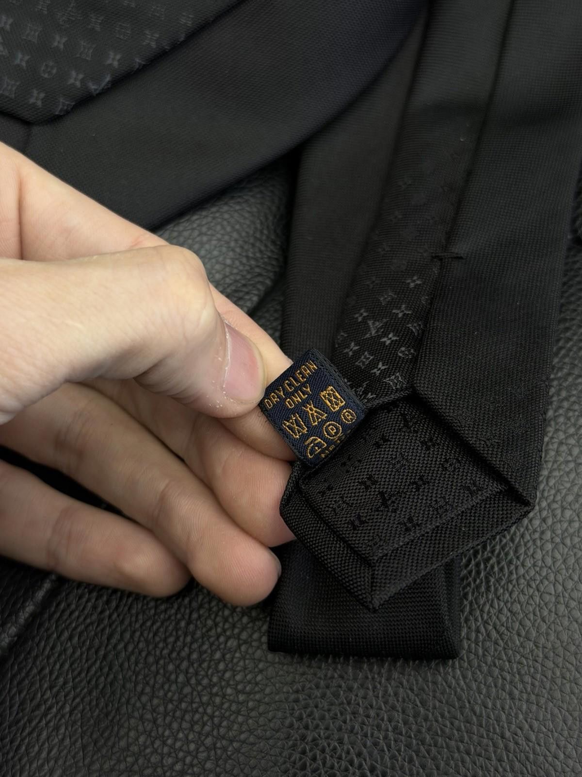 Louis Vuitton Louis Vuitton Tie Silk 100 % Authentic Monogram Tie , Black Size ONE SIZE - 8 Thumbnail