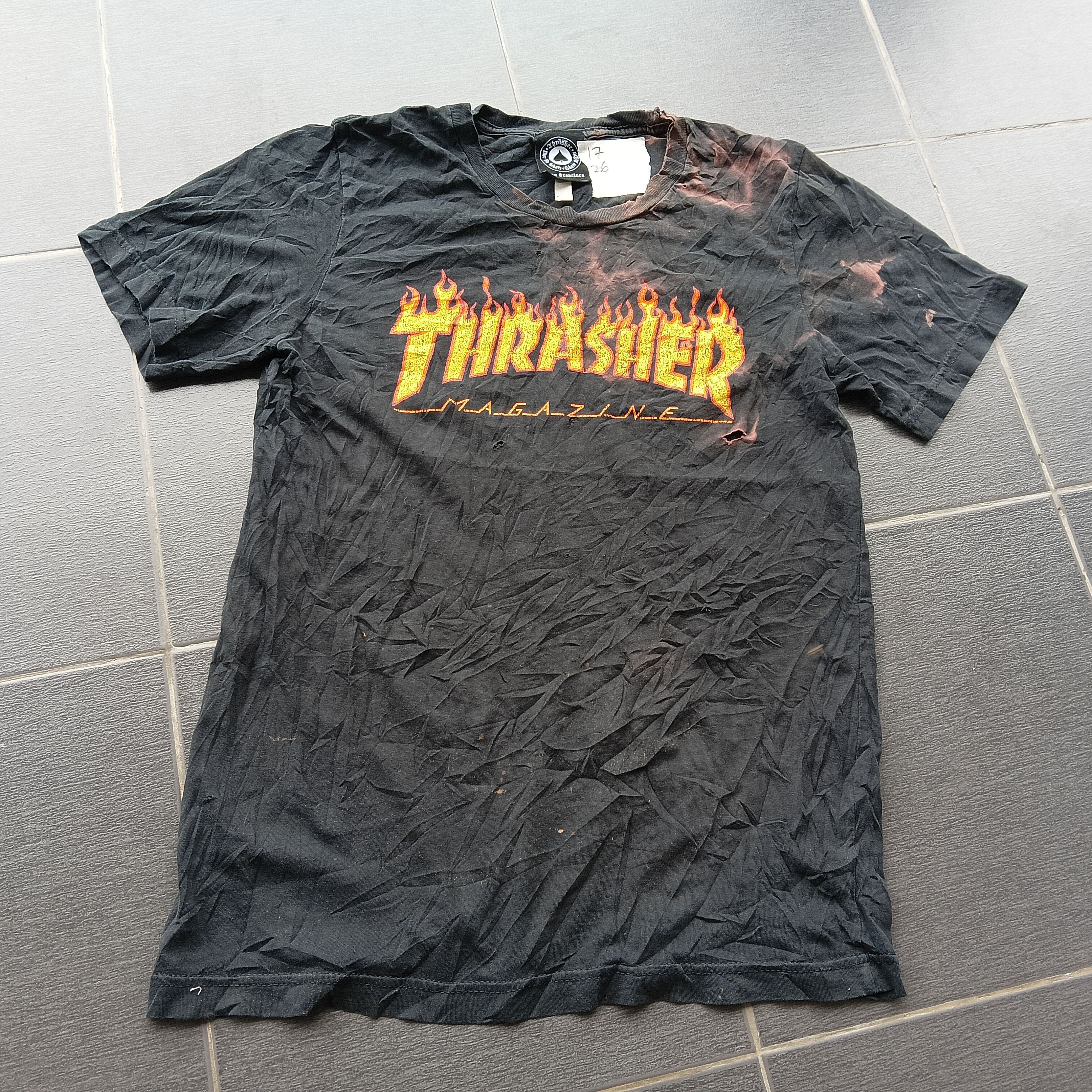 Thrasher thrasher tee BIG LOGO distressed S SKATES Size US S / EU 44-46 / 1 - 1 Thumbnail