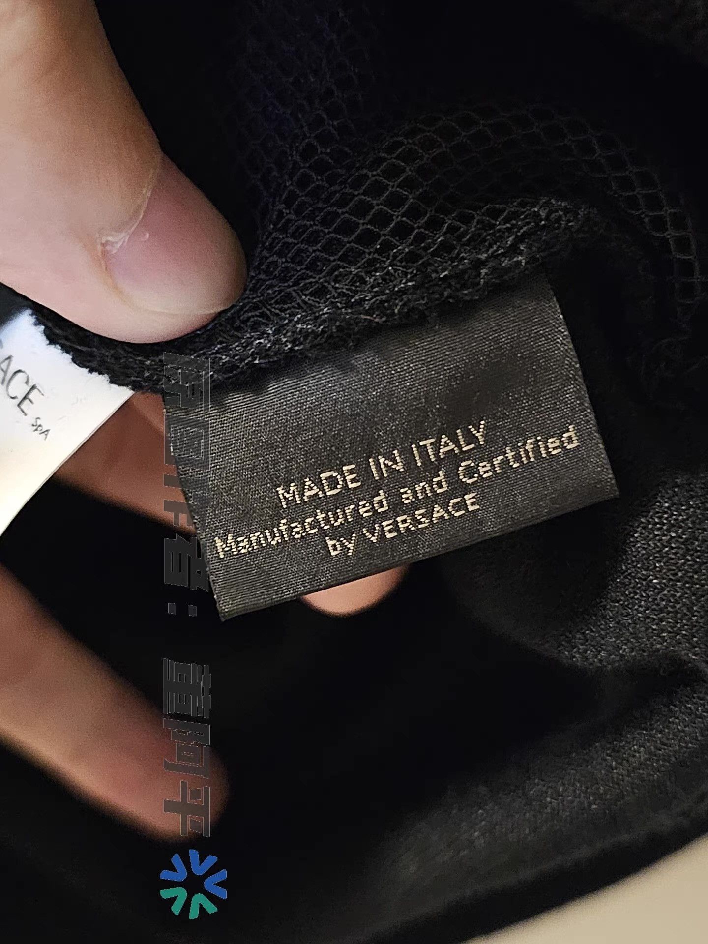Versace Brand new Versace Medusa velvet hooded vest Size US S / EU 44-46 / 1 - 8 Thumbnail