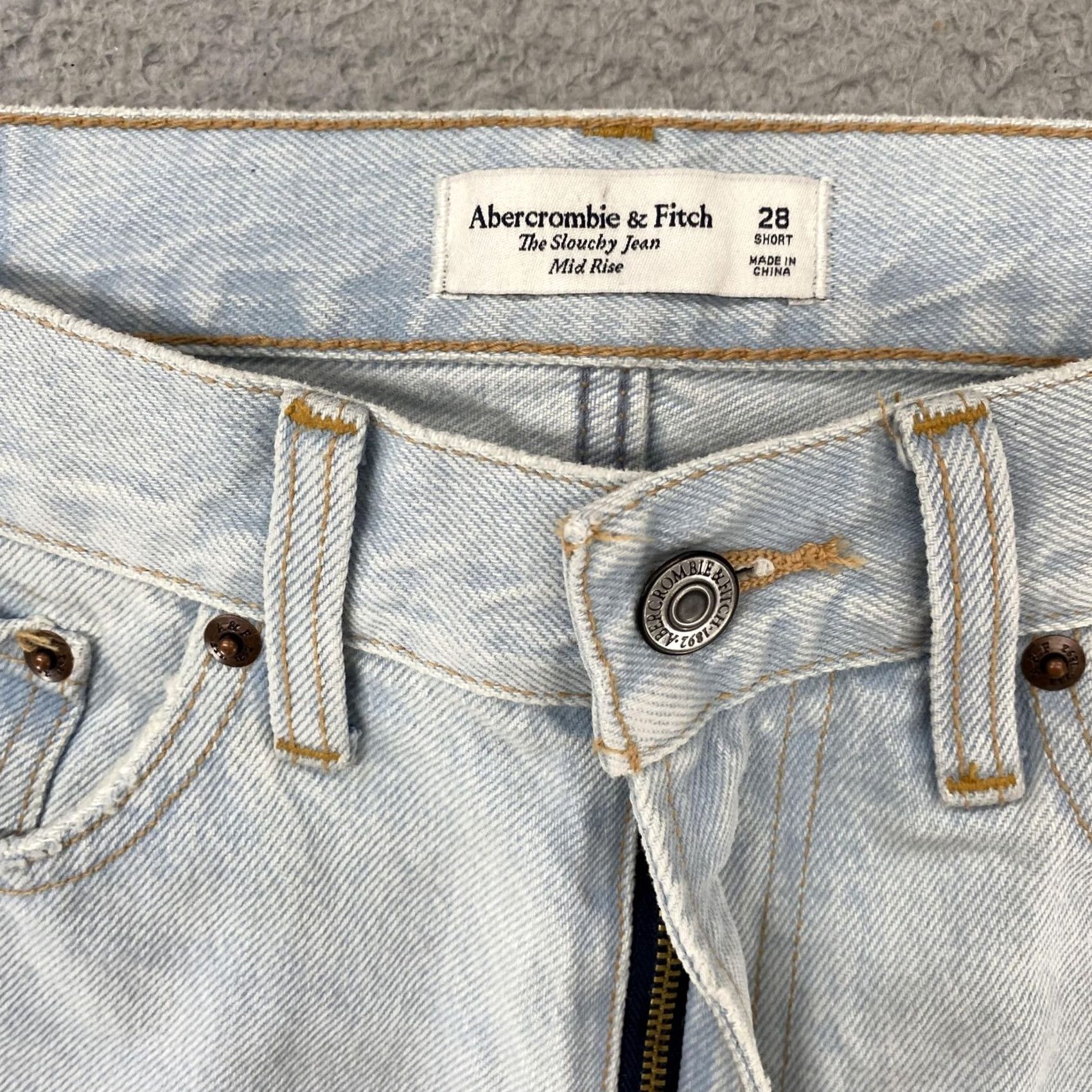 Abercrombie & Fitch Abercrombie & Fitch Jeans Womens 28 Short Light Wash Mid Rise Straight Slouchy Size 28" / US 6 / IT 42 - 5 Thumbnail