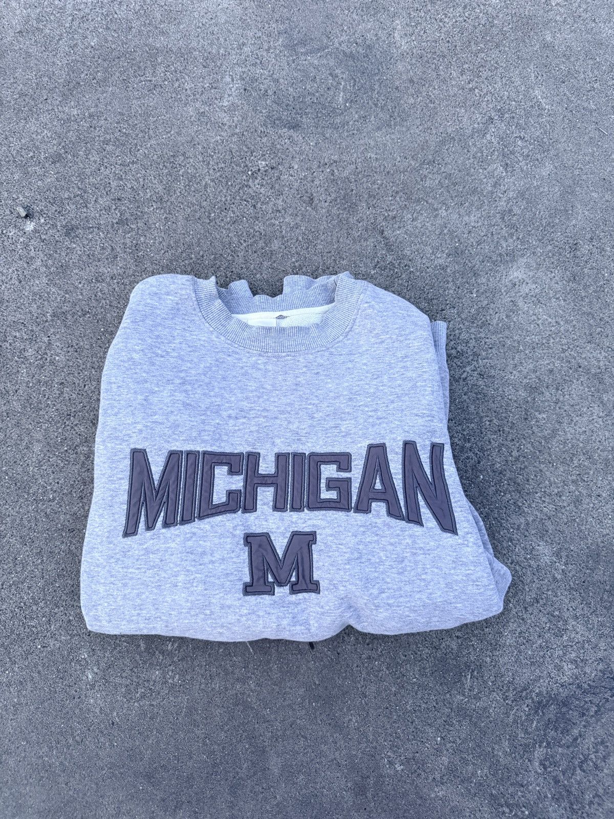 Other Michigan Chemistry grey crewneck sweatshirt Men’s Large. Size US L / EU 52-54 / 3 - 4 Thumbnail