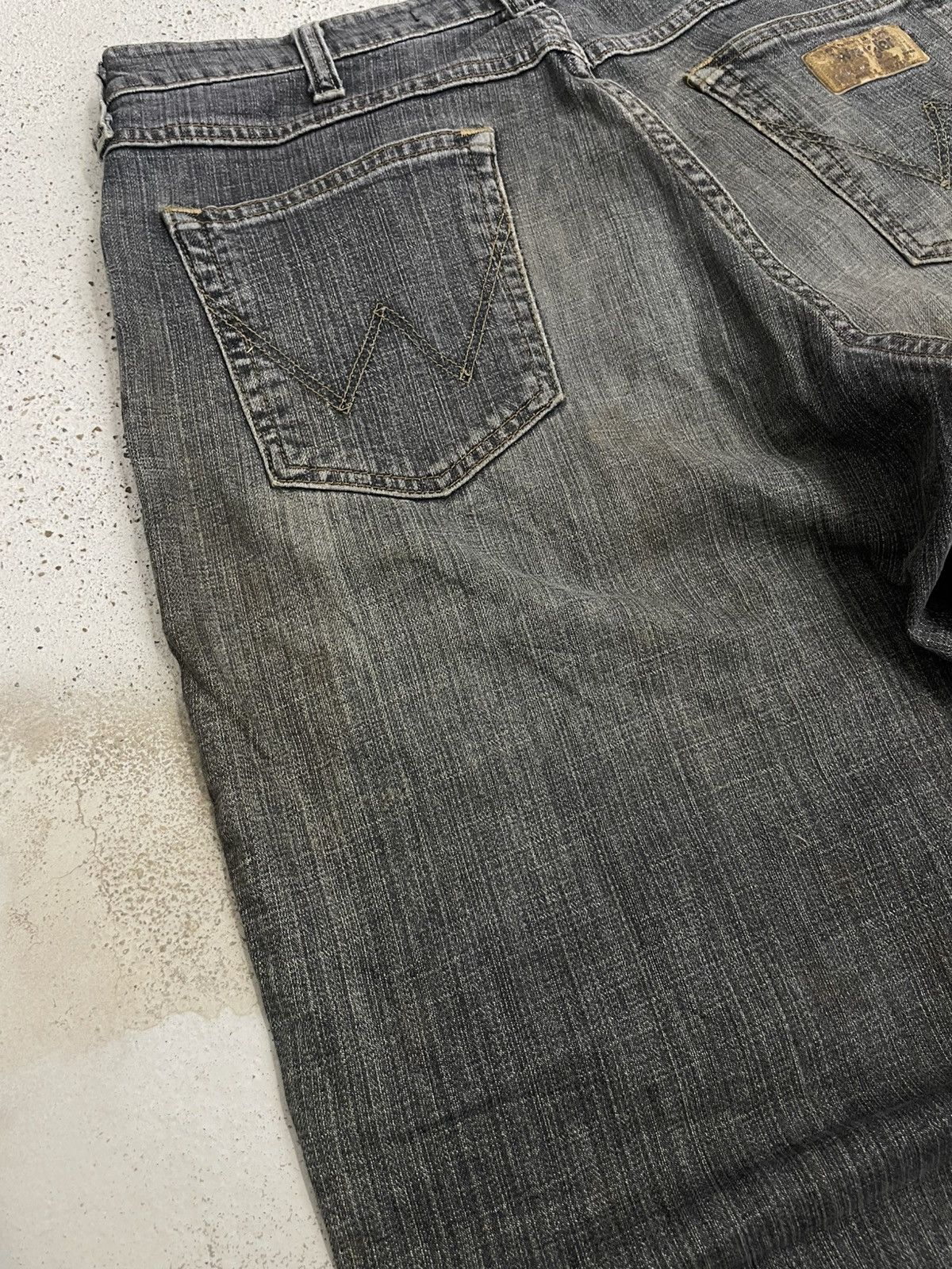 Wrangler Wrangler Authentic Western Distress Dirty Mud Workers Denim Size US 34 / EU 50 - 18 Thumbnail