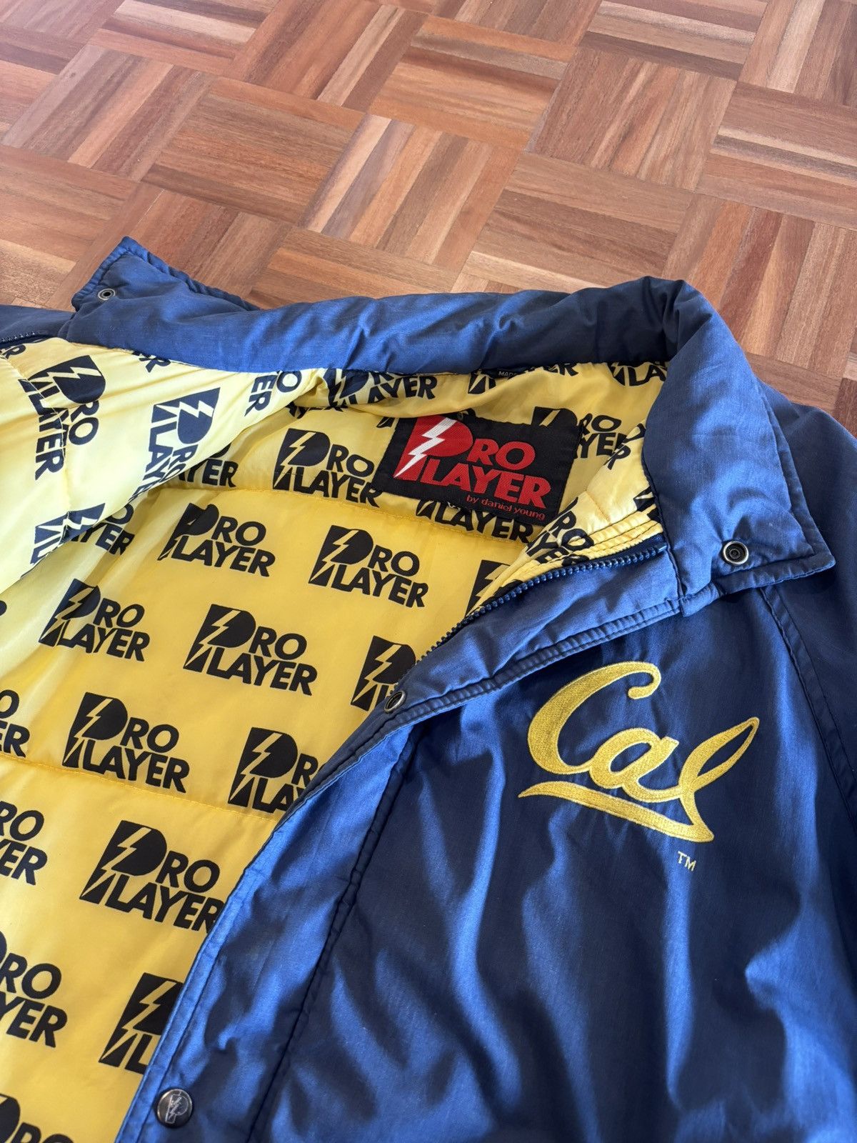 Pro Player Vintage Cal Berkeley Pro Player Puffer Jacket Size US L / EU 52-54 / 3 - 3 Thumbnail