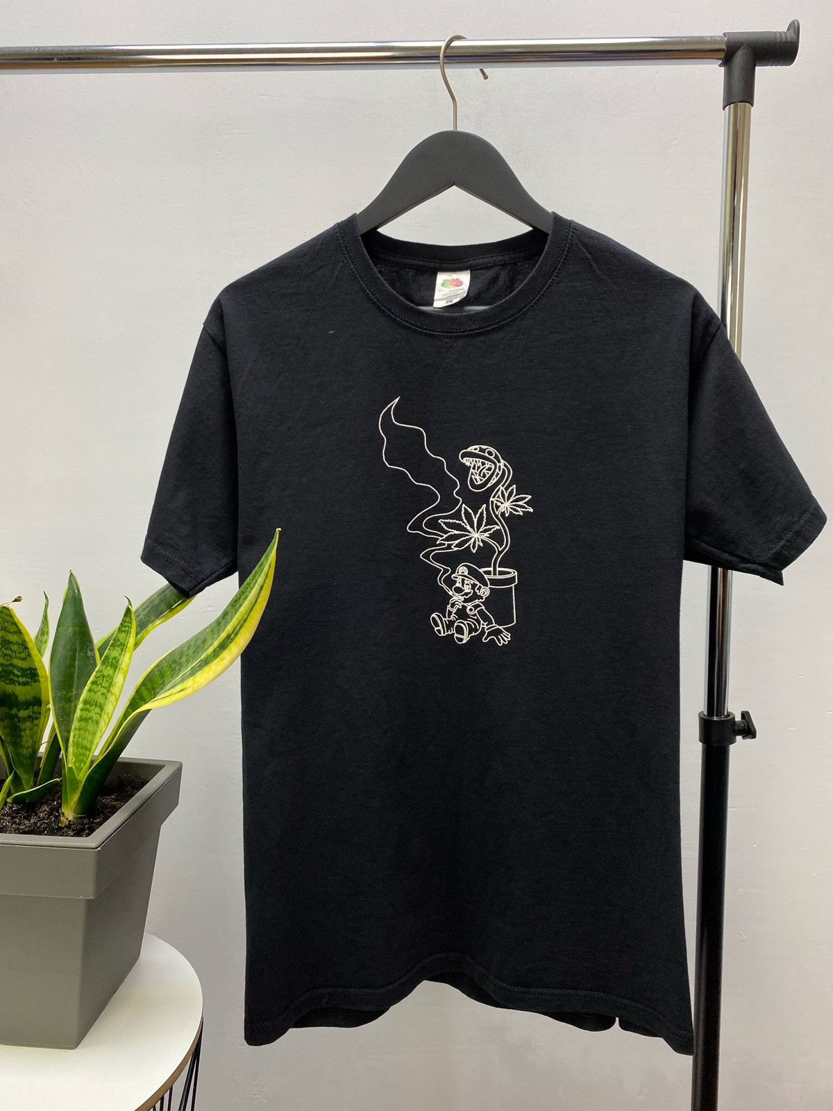 Nintendo Super Mario Wiid weed marijuana Amsterdam Tee Shirt Size US L / EU 52-54 / 3 - 1 Thumbnail